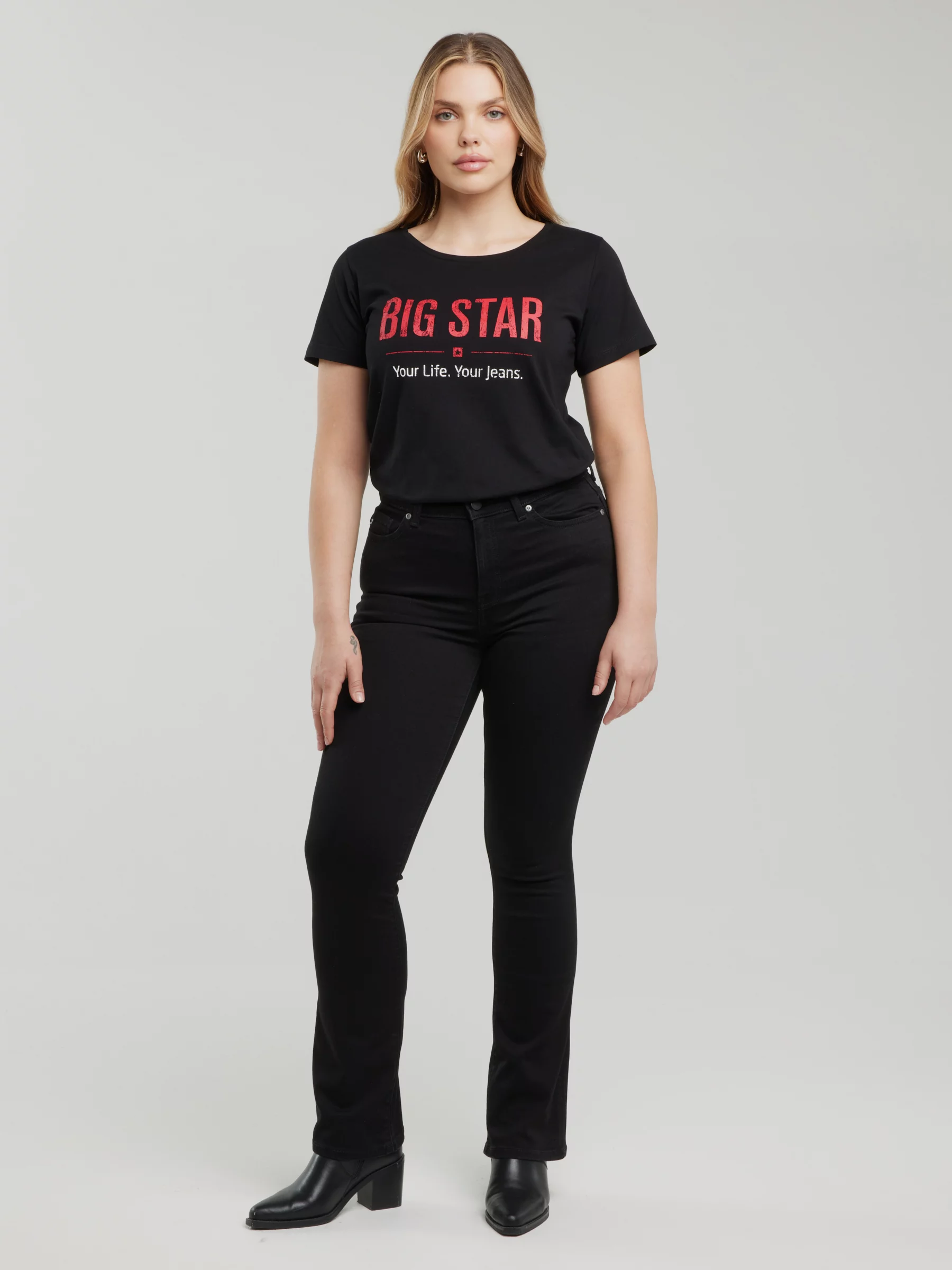 Koszulka damska o klasycznym kroju czarna Brunona 906