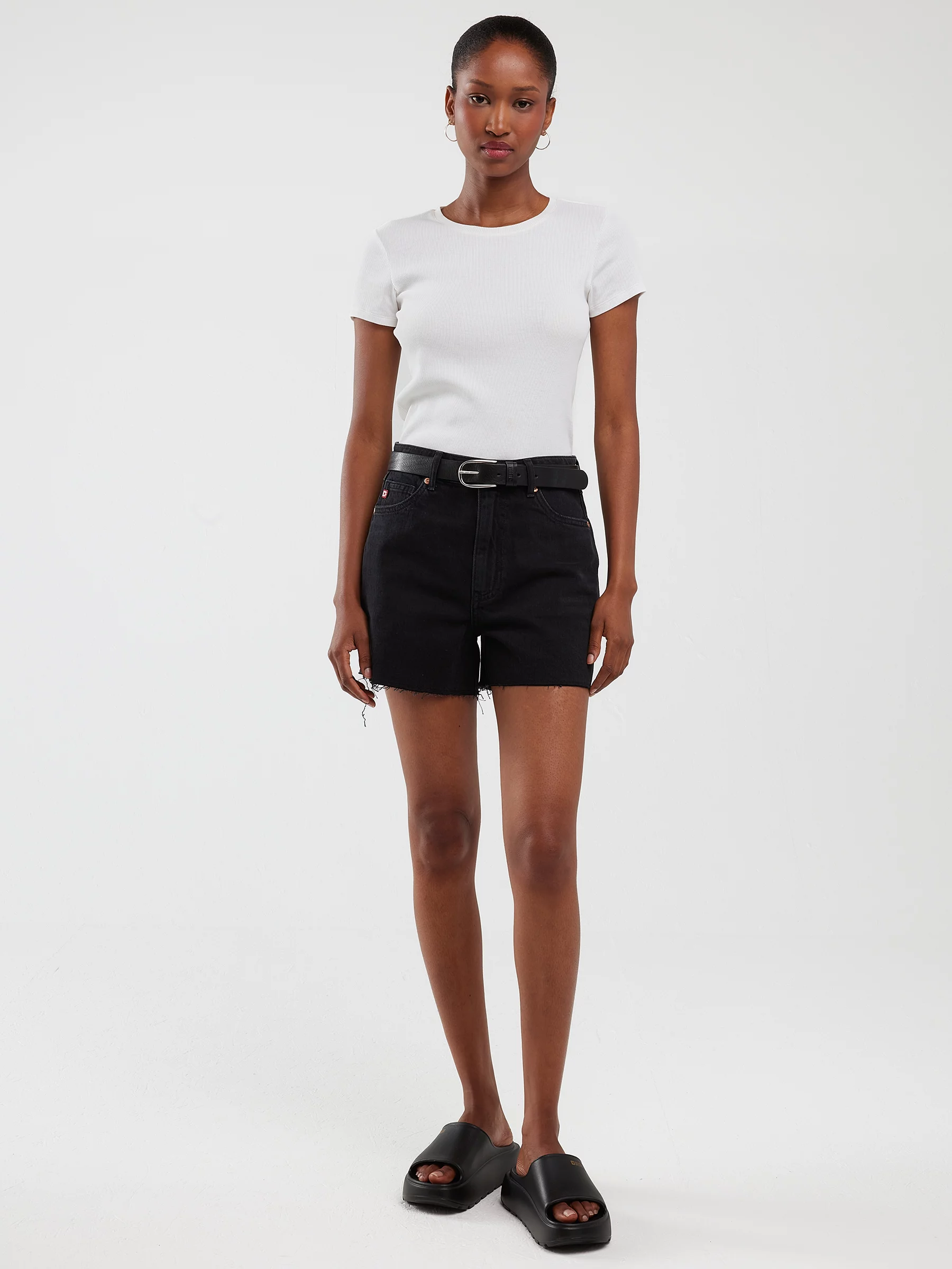 Szorty damskie jeansowe z kolekcji Authentic czarne Authentic Girl 937