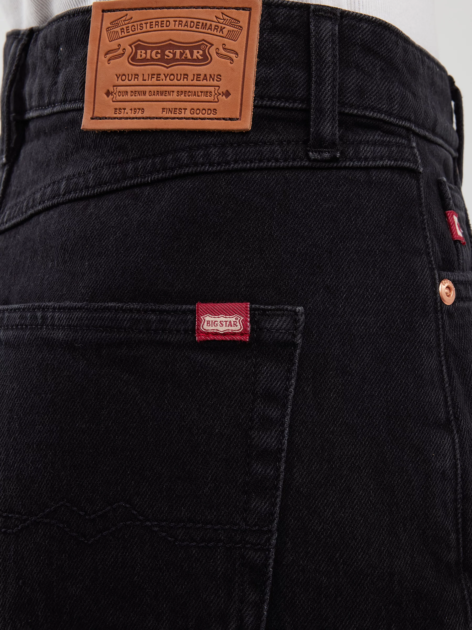 Szorty damskie jeansowe z kolekcji Authentic czarne Authentic Girl 937