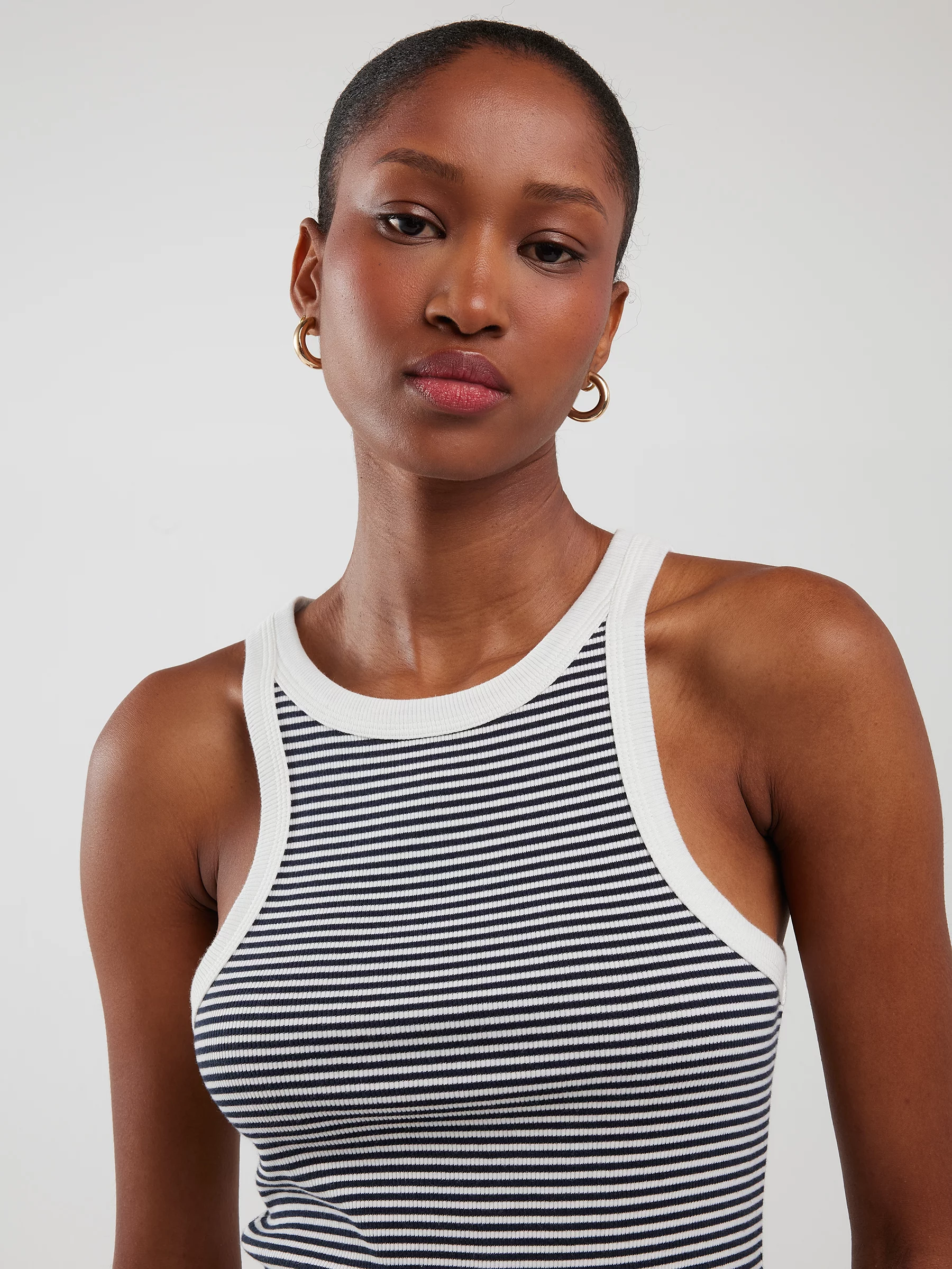 Koszulka damska na ramiączkach w prążek biało-granatowa Livia 403