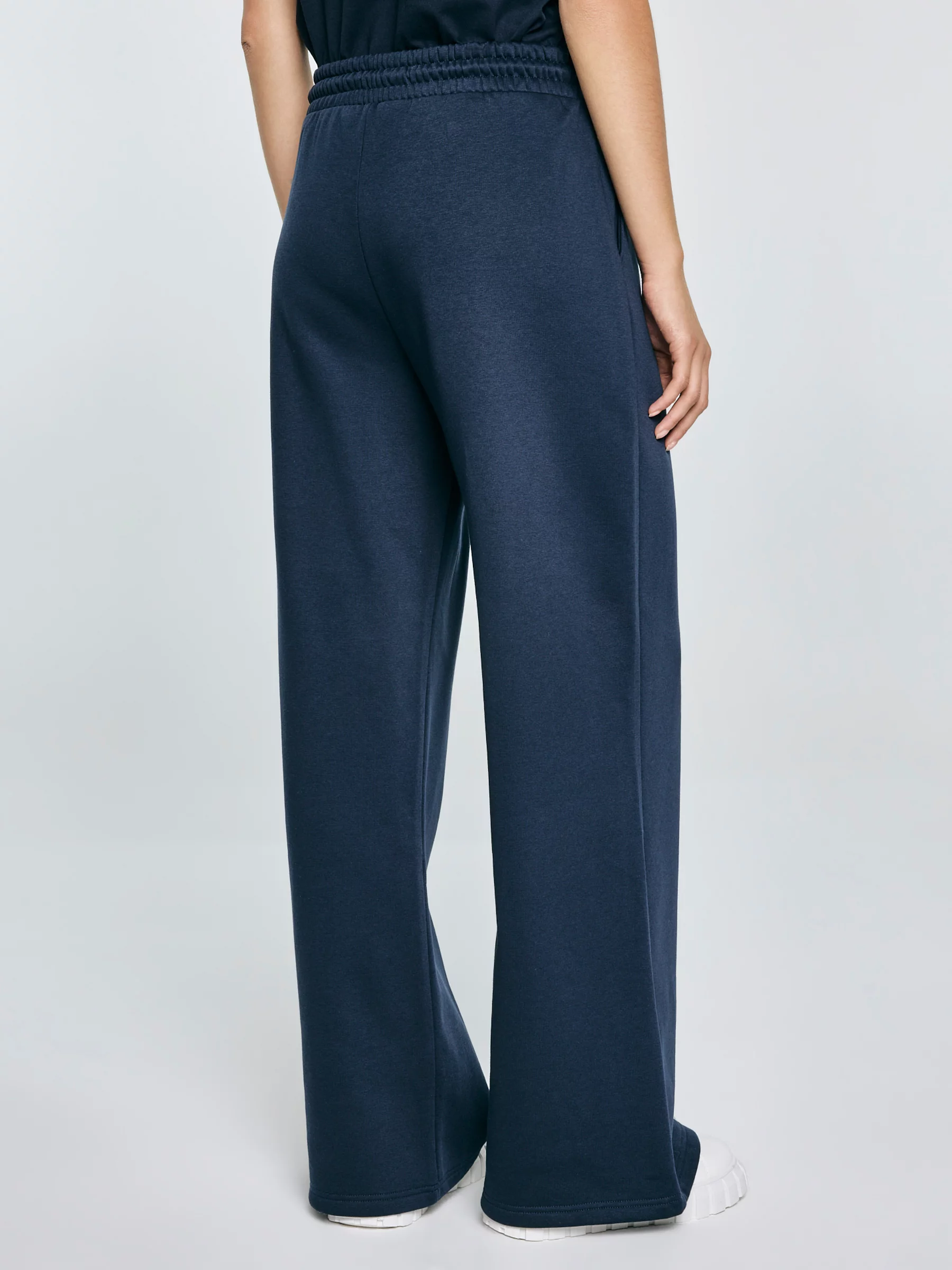 Spodnie damskie dresowe wide granatowe Madelinap 403