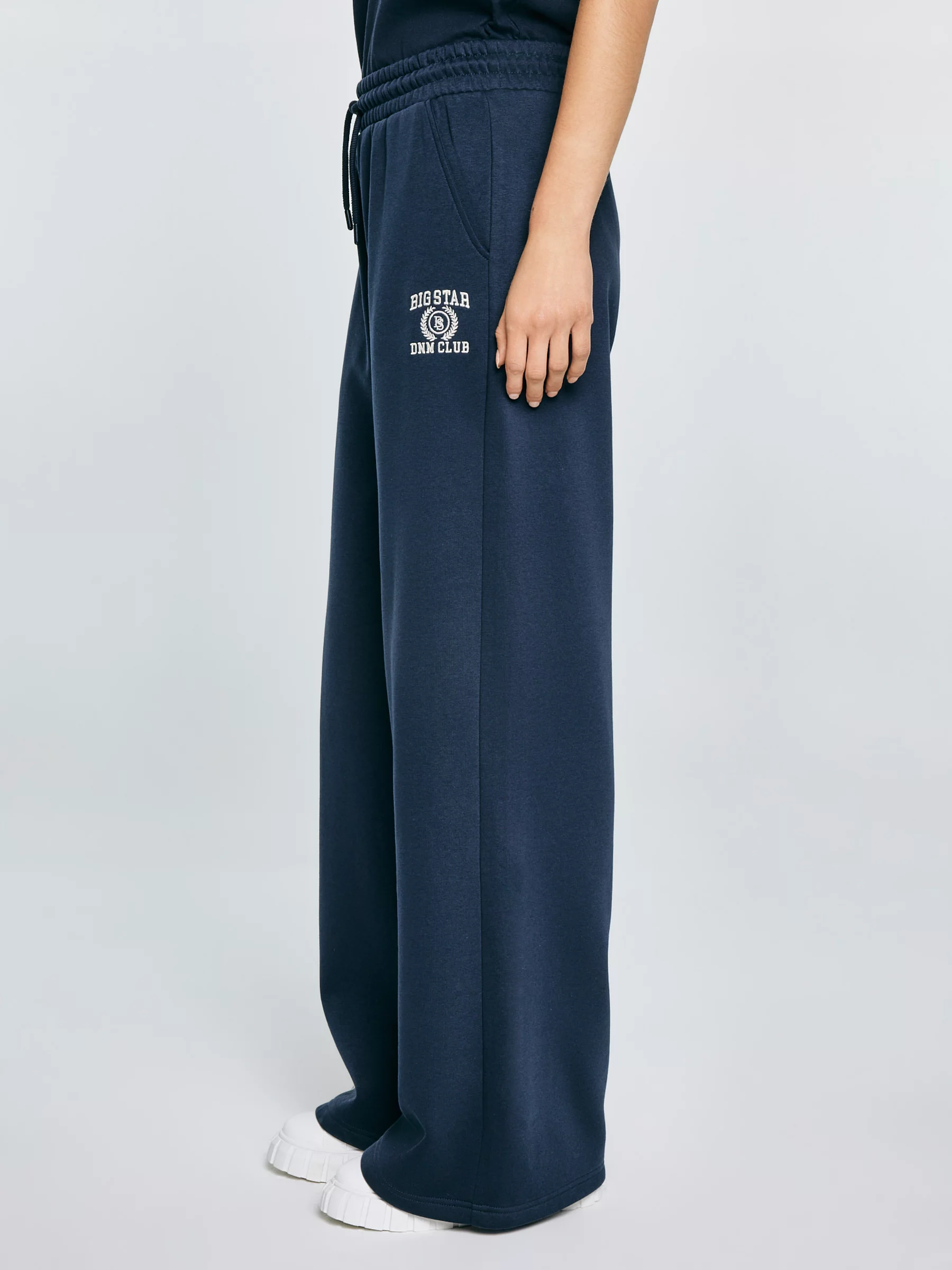 Spodnie damskie dresowe wide granatowe Madelinap 403