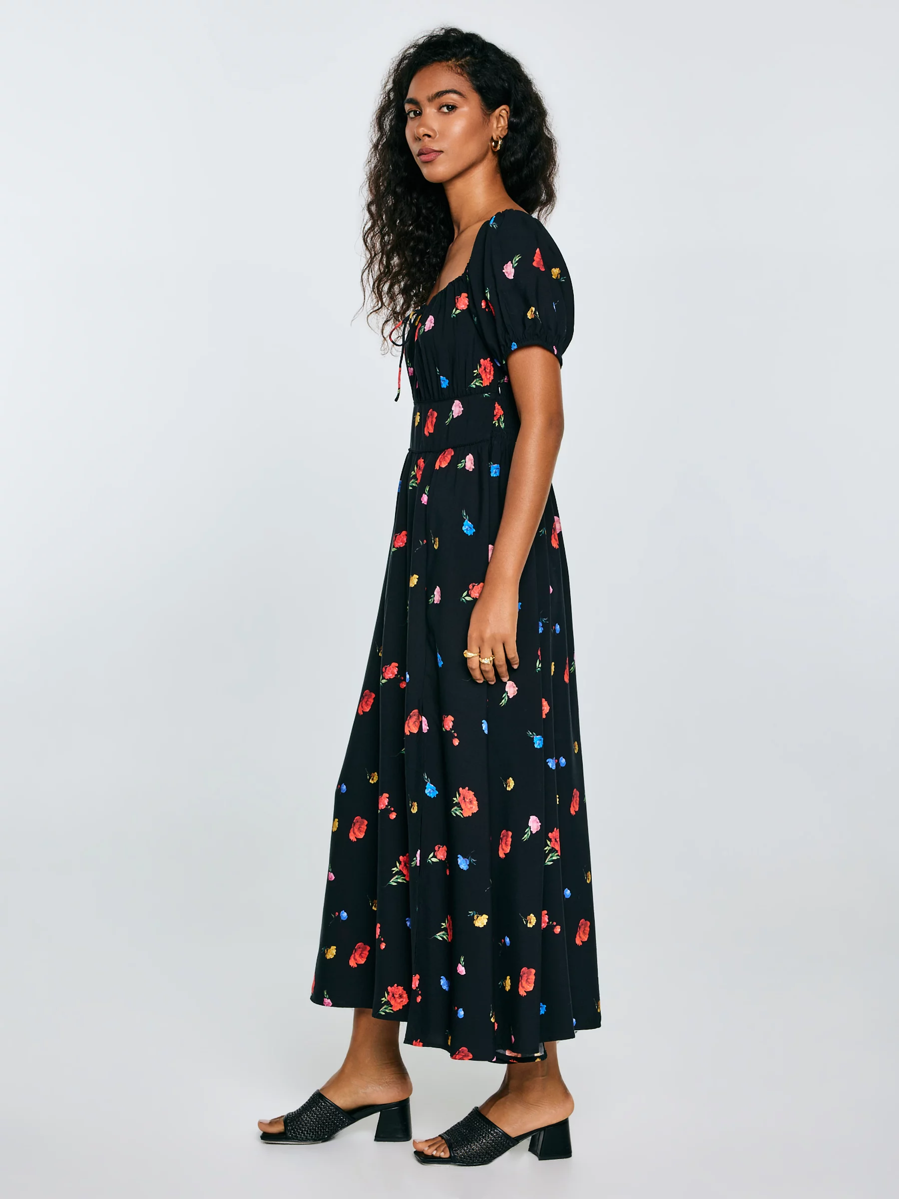 Sukienka damska midi z motywem kwiatowym czarna Roksi 906