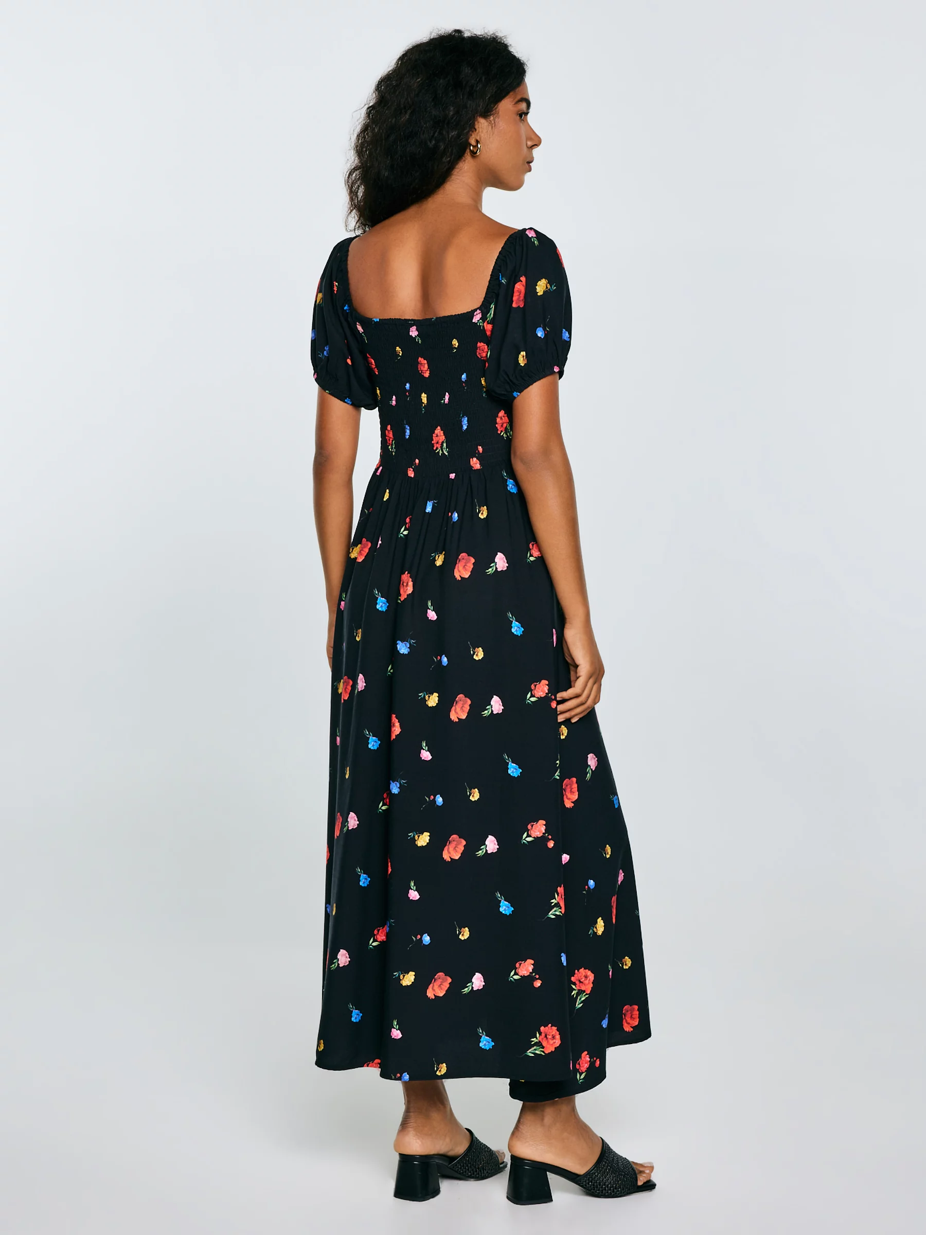 Sukienka damska midi z motywem kwiatowym czarna Roksi 906