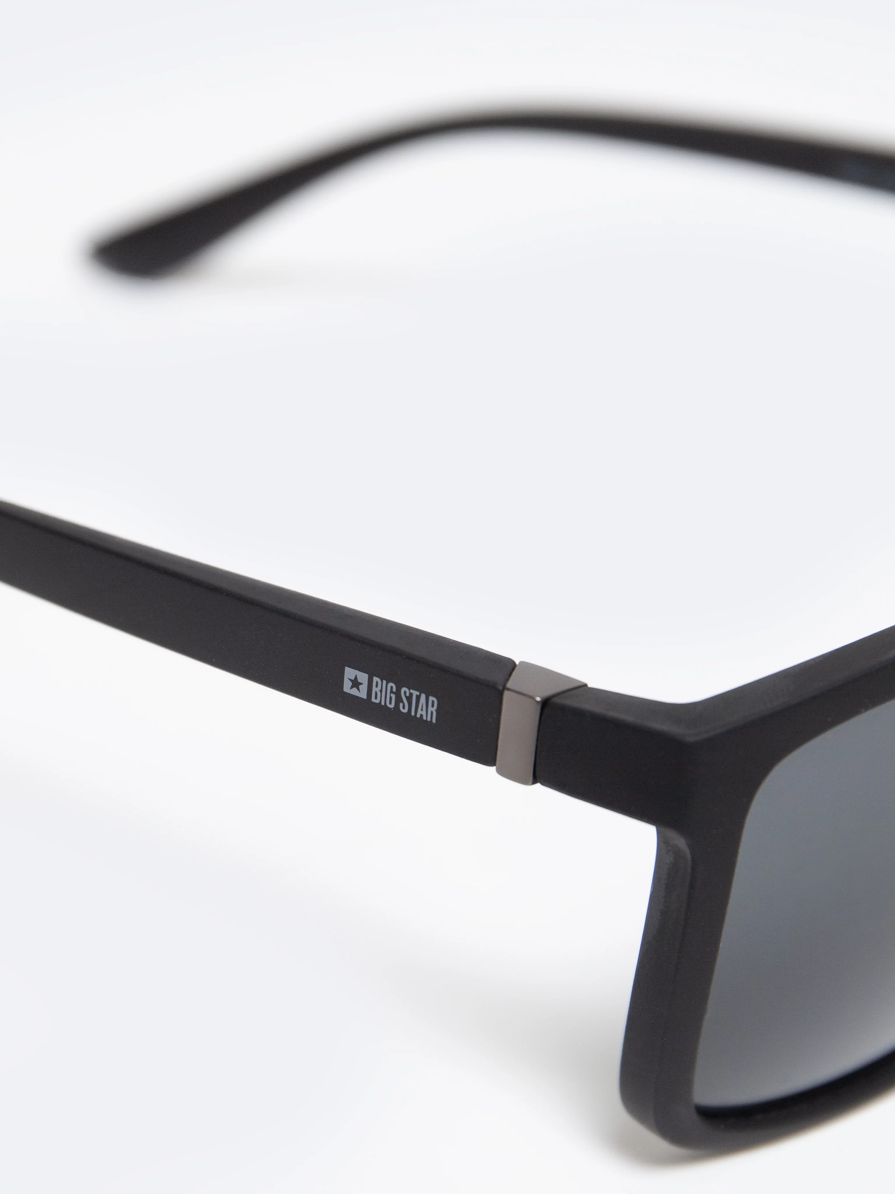 Okulary przeciwsłoneczne męskie czarne Helios 906