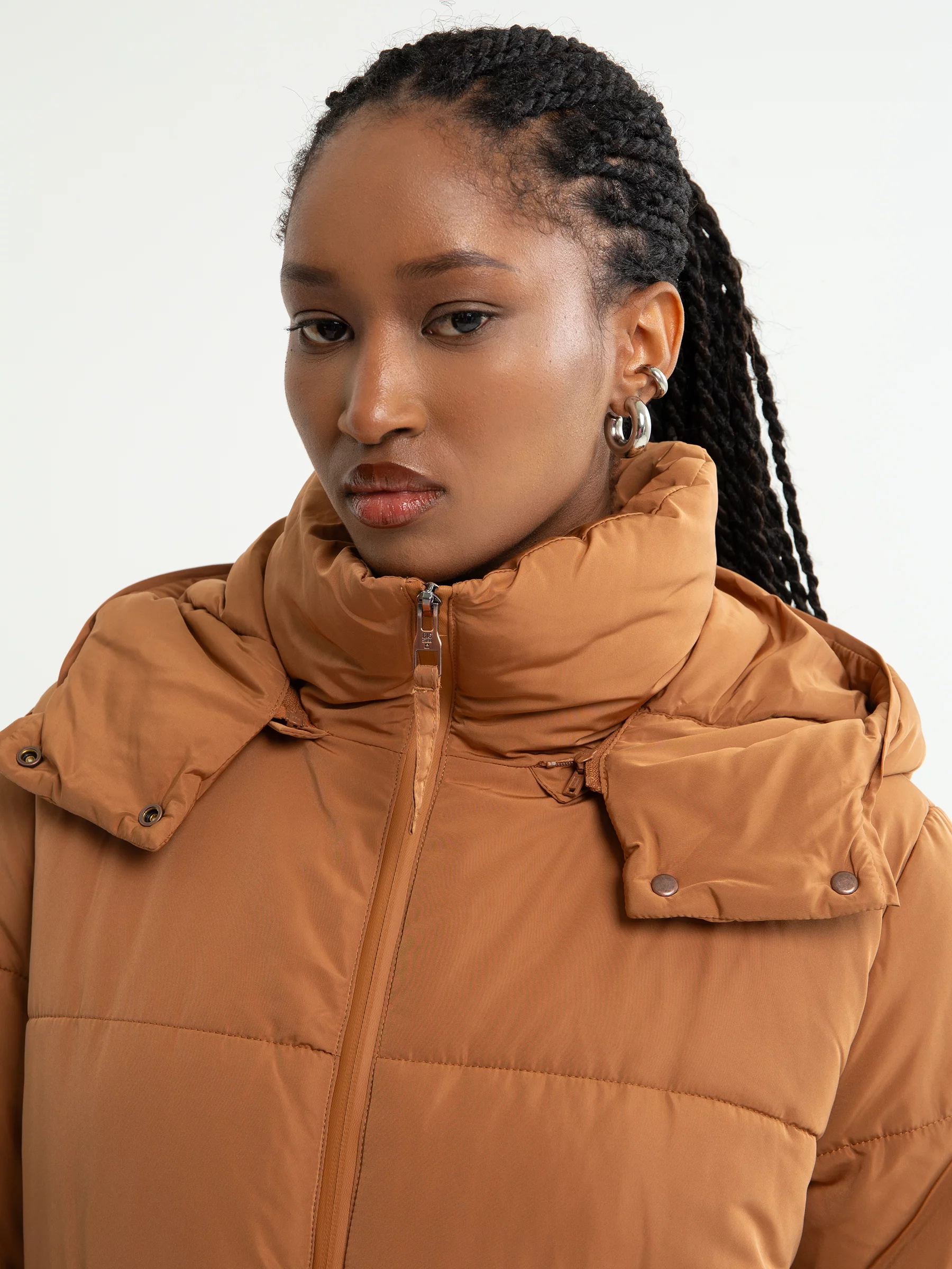 Kurtka damska pikowana z kapturem brązowa Mirake 802