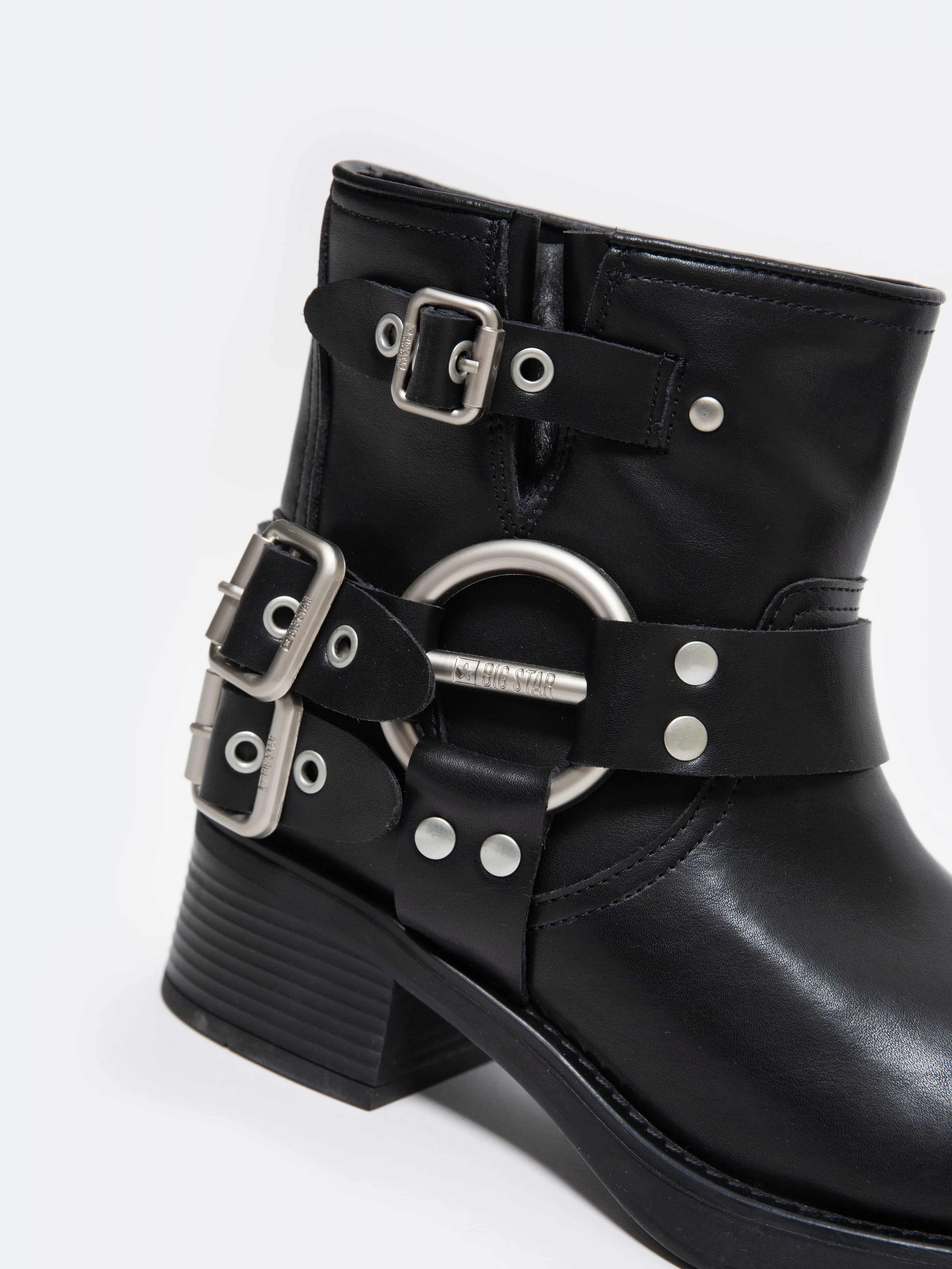 Botki damskie ze skóry naturalnej z ozdobnymi sprzączkami czarne OO274A190 906