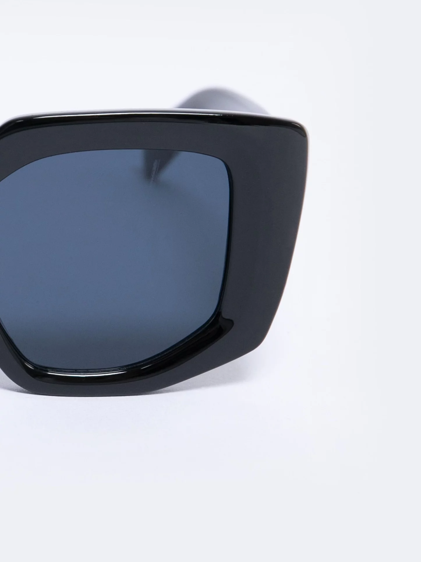 Okulary przeciwsłoneczne damskie czarne Aroni 906