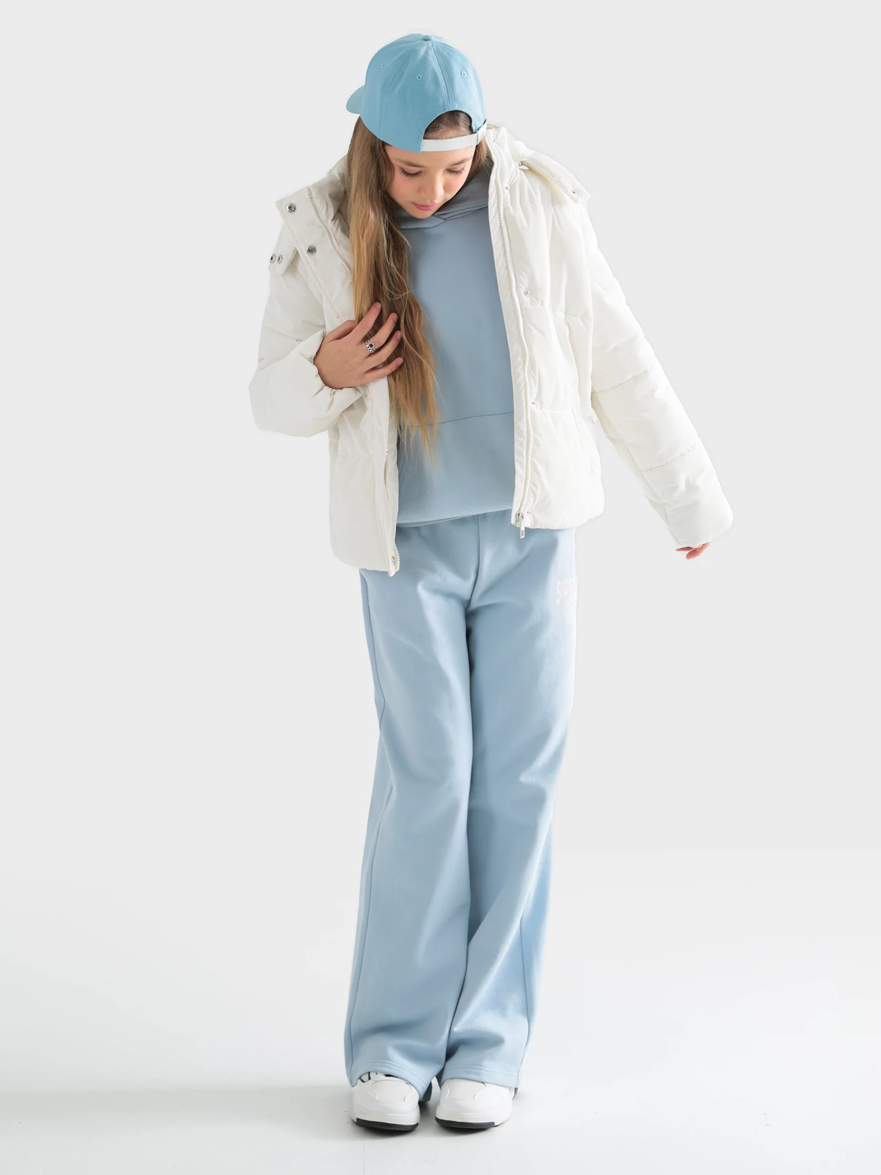 Kurtka dziewczęca pikowana z odpinanym kapturem biała Lucina 100