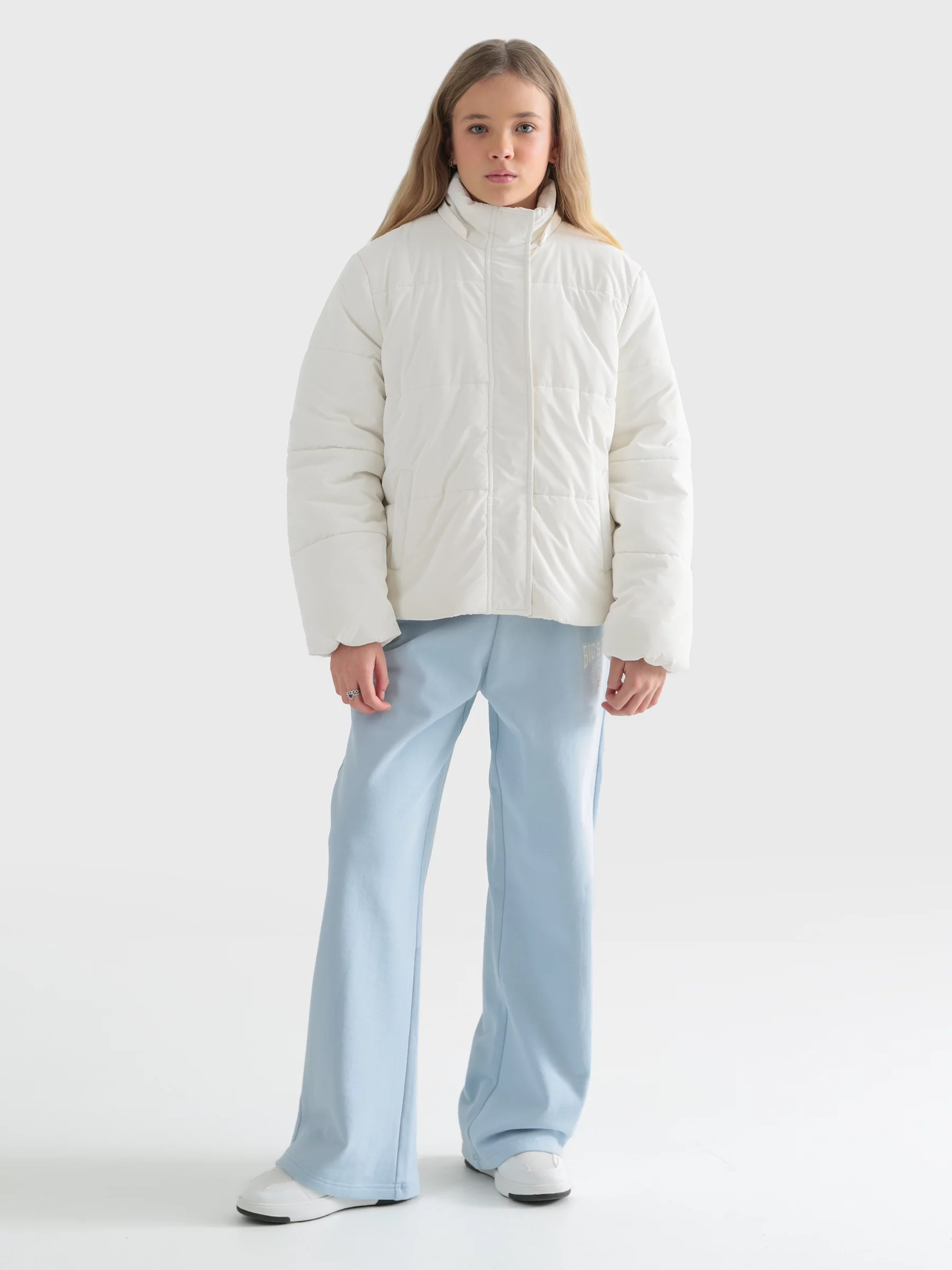 Kurtka dziewczęca pikowana z odpinanym kapturem biała Lucina 100