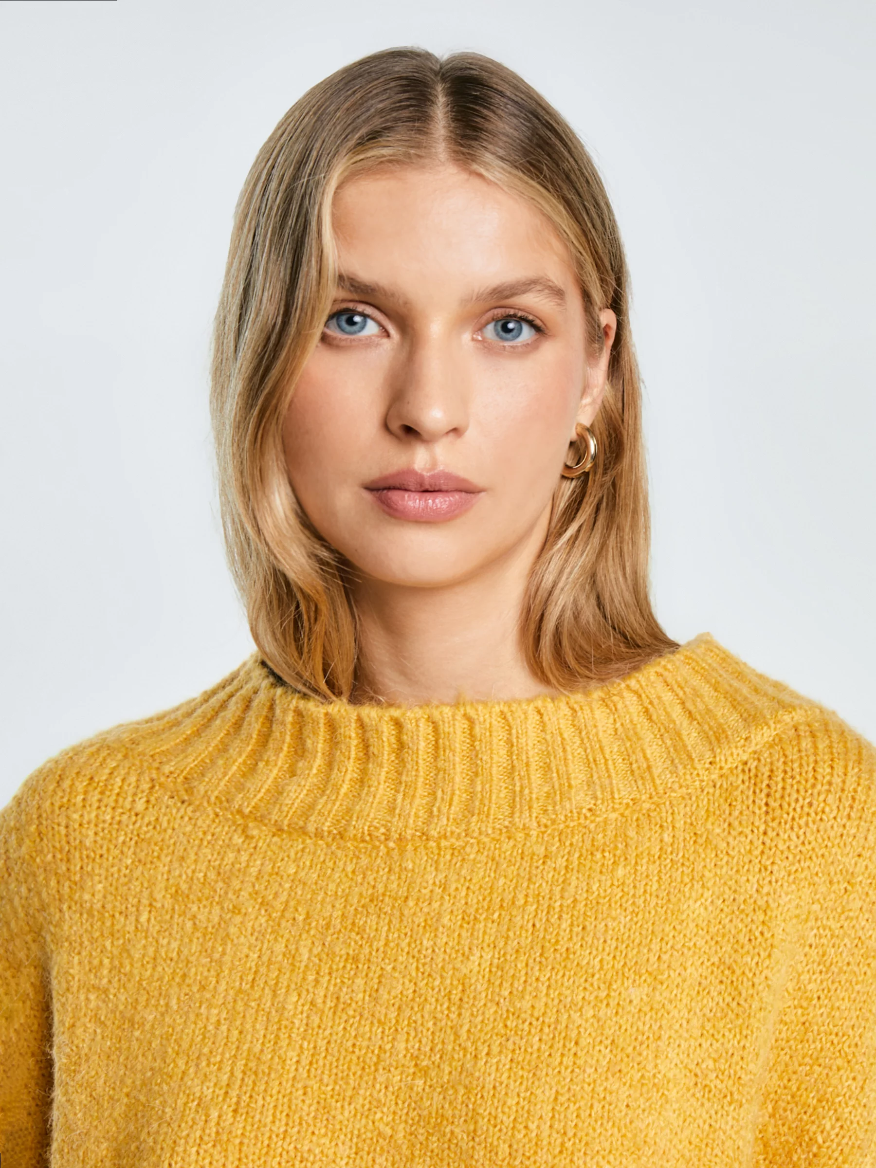 Sweter damski oversize z dodatkiem wełny żółty Mayamiko 201