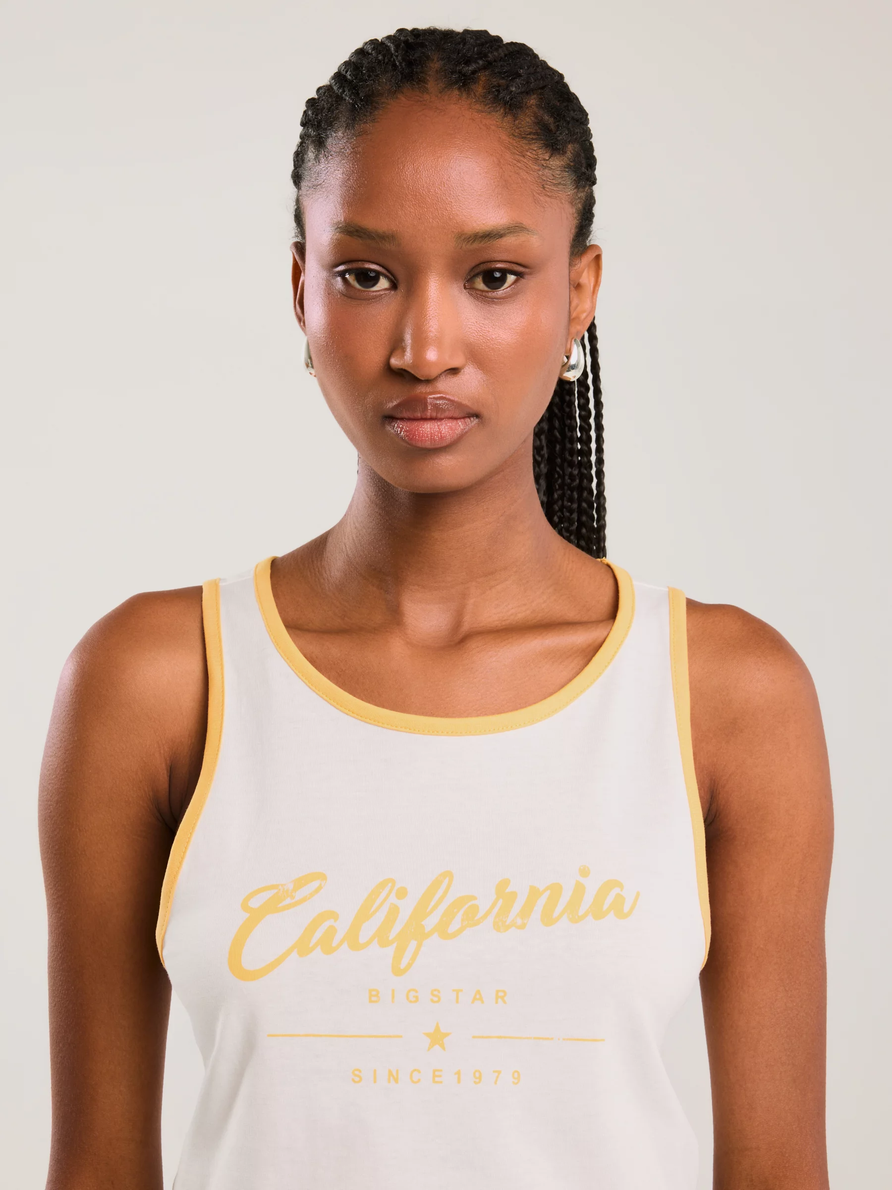 Koszulka damska na ramiączkach kremowa Witalina 102