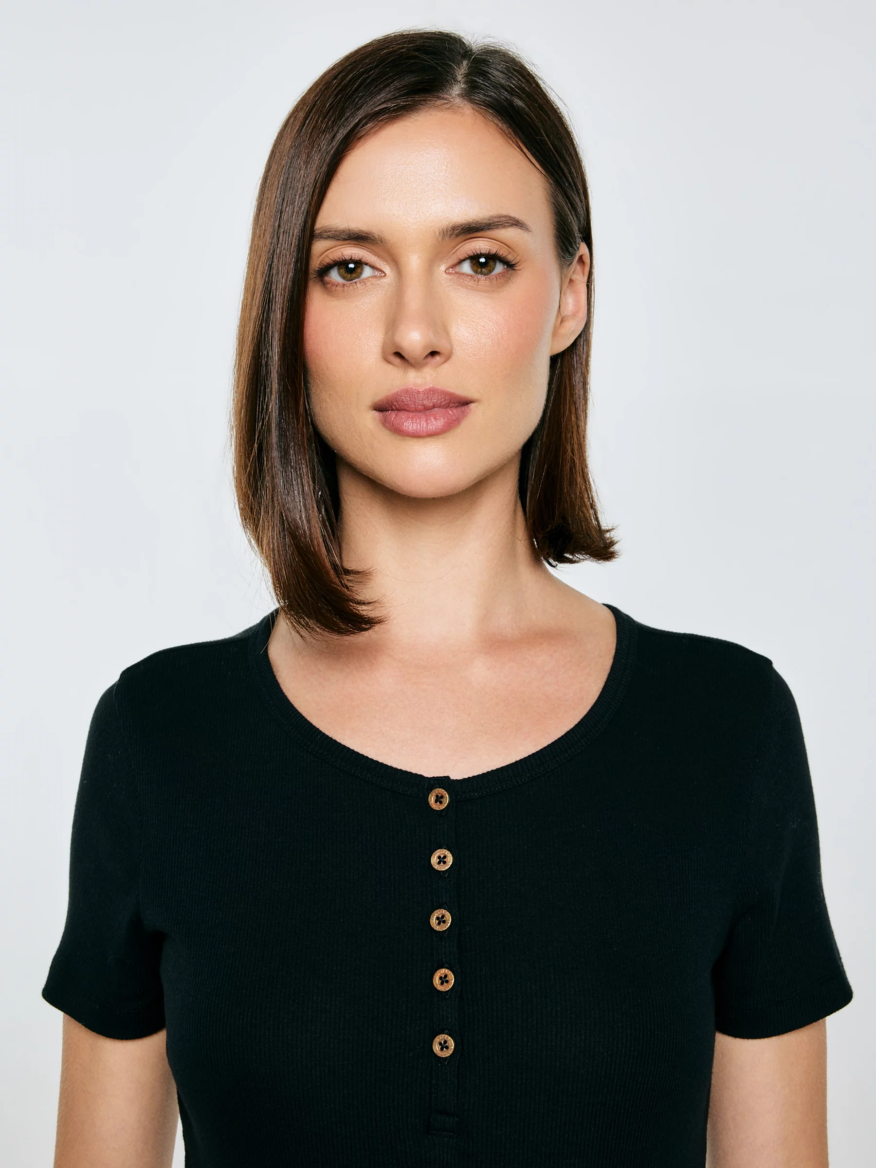 Koszulka damska w prążek z ozdobnymi guzikami czarna Werta 906