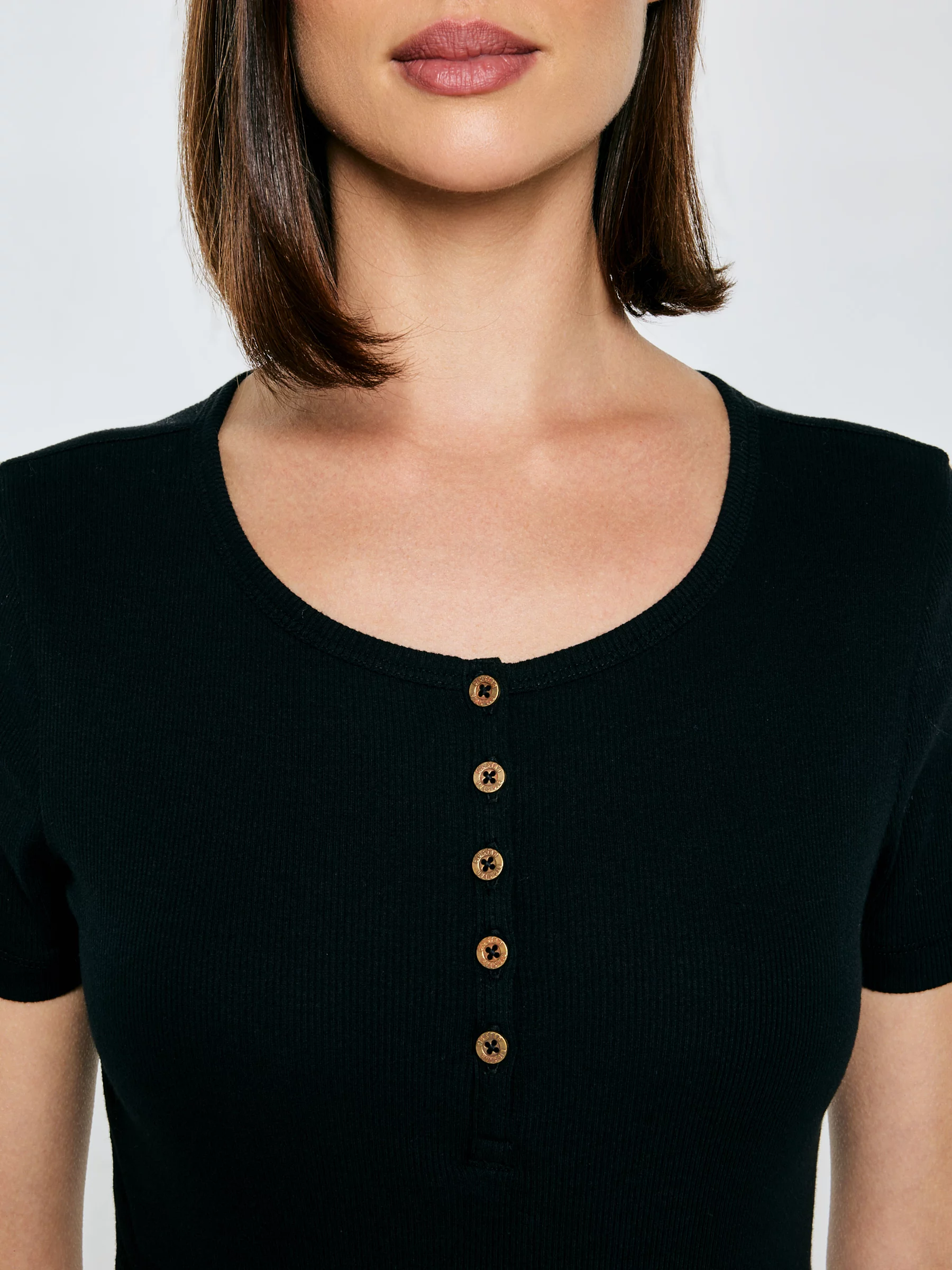 Koszulka damska w prążek z ozdobnymi guzikami czarna Werta 906