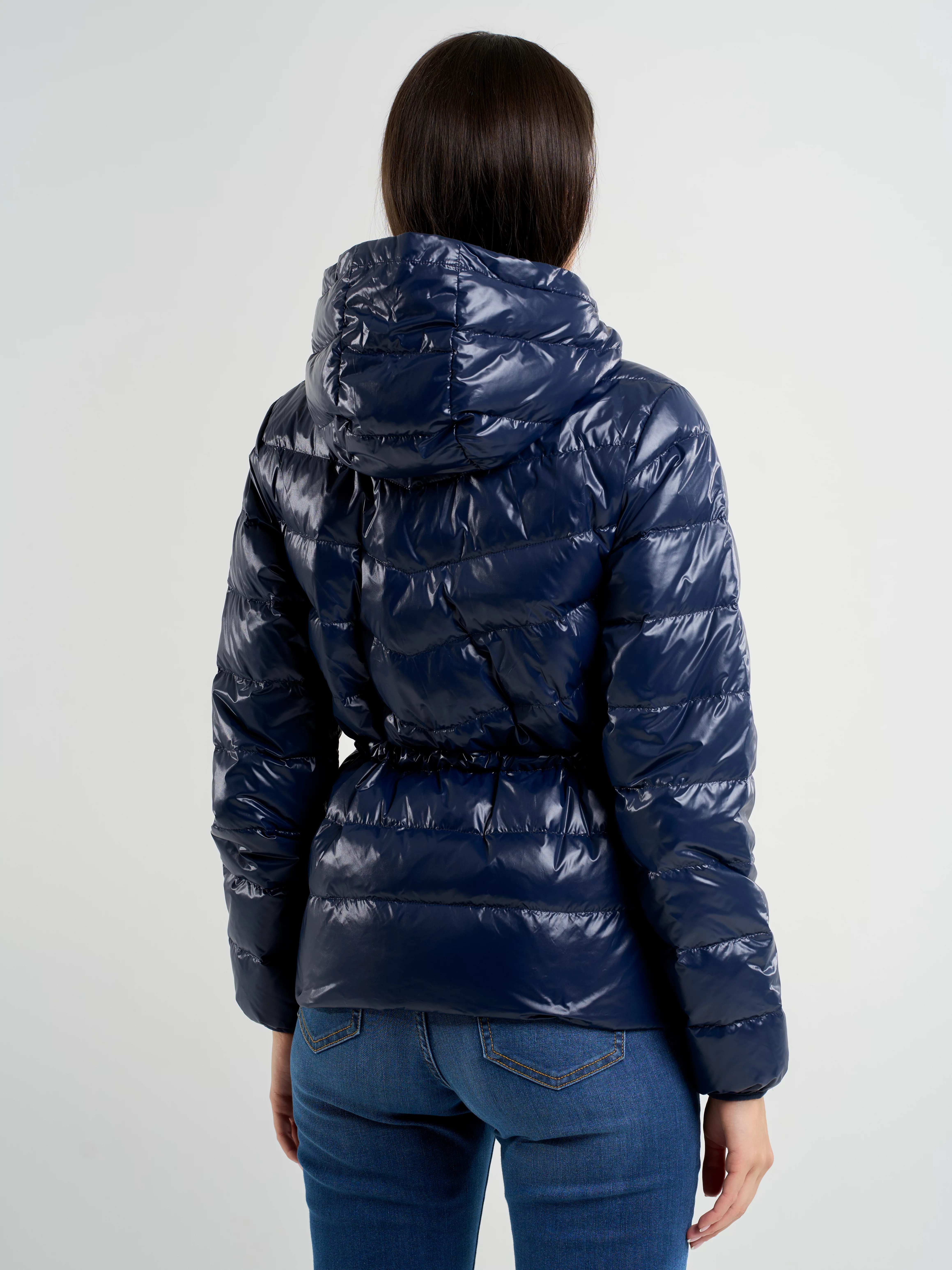 Kurtka damska puchowa z gumką w talii z kapturem granatowa Anissa 403