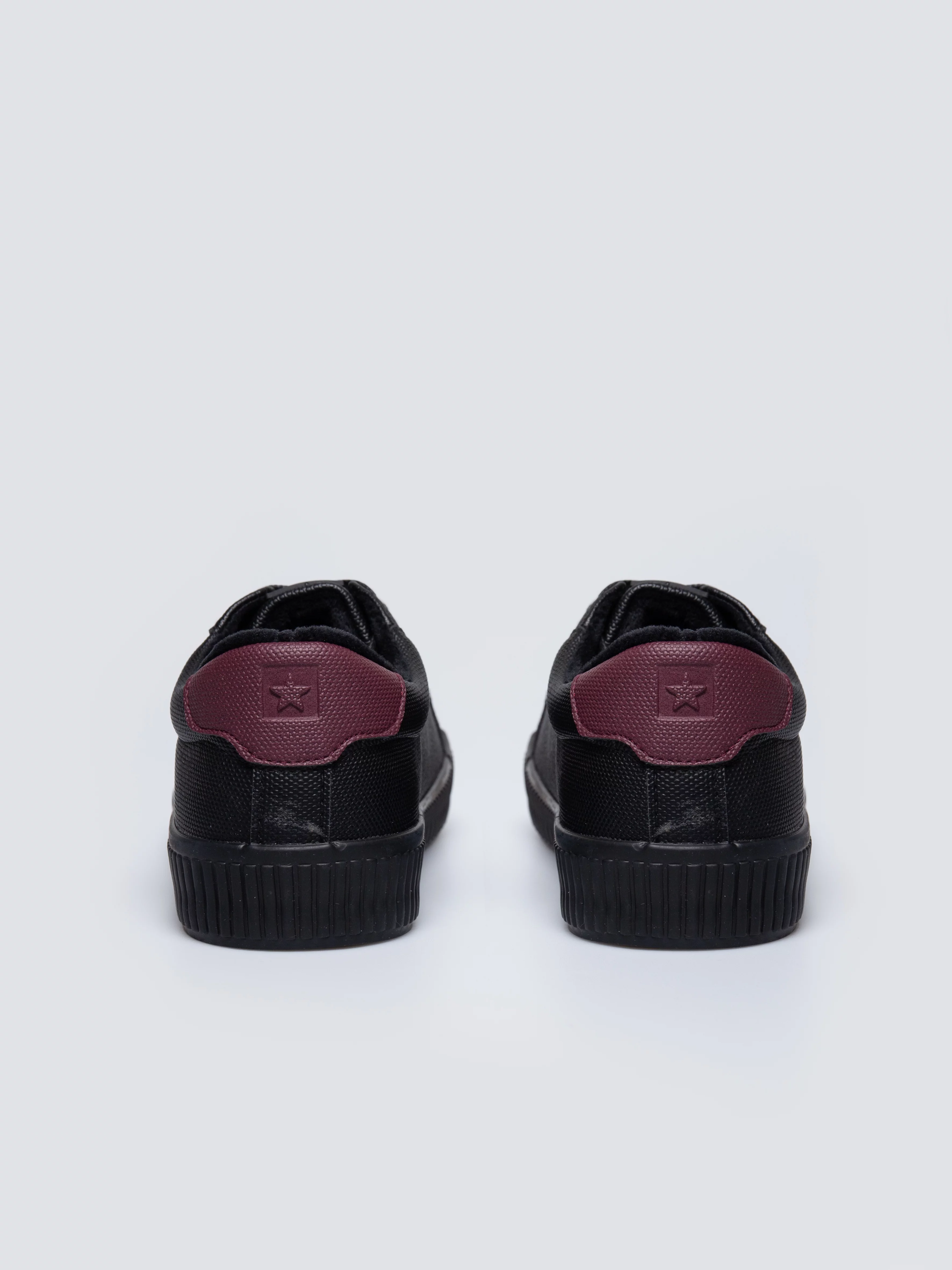 Trampki damskie ze skóry ekologicznej czarne OO274A462 906