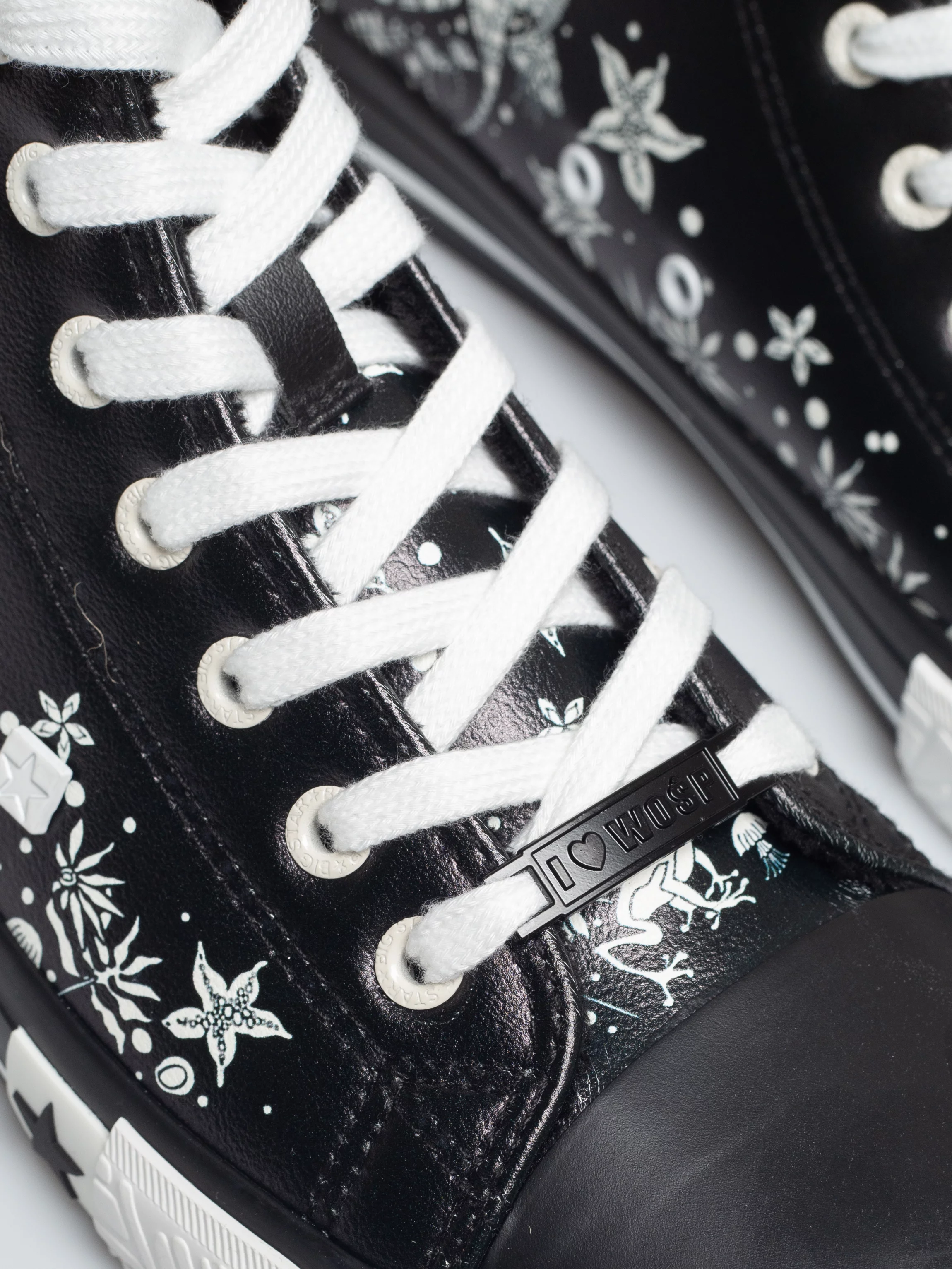 Trampki wysokie ze skóry ekologicznej z nadrukiem WOśP czarne TT174400 906