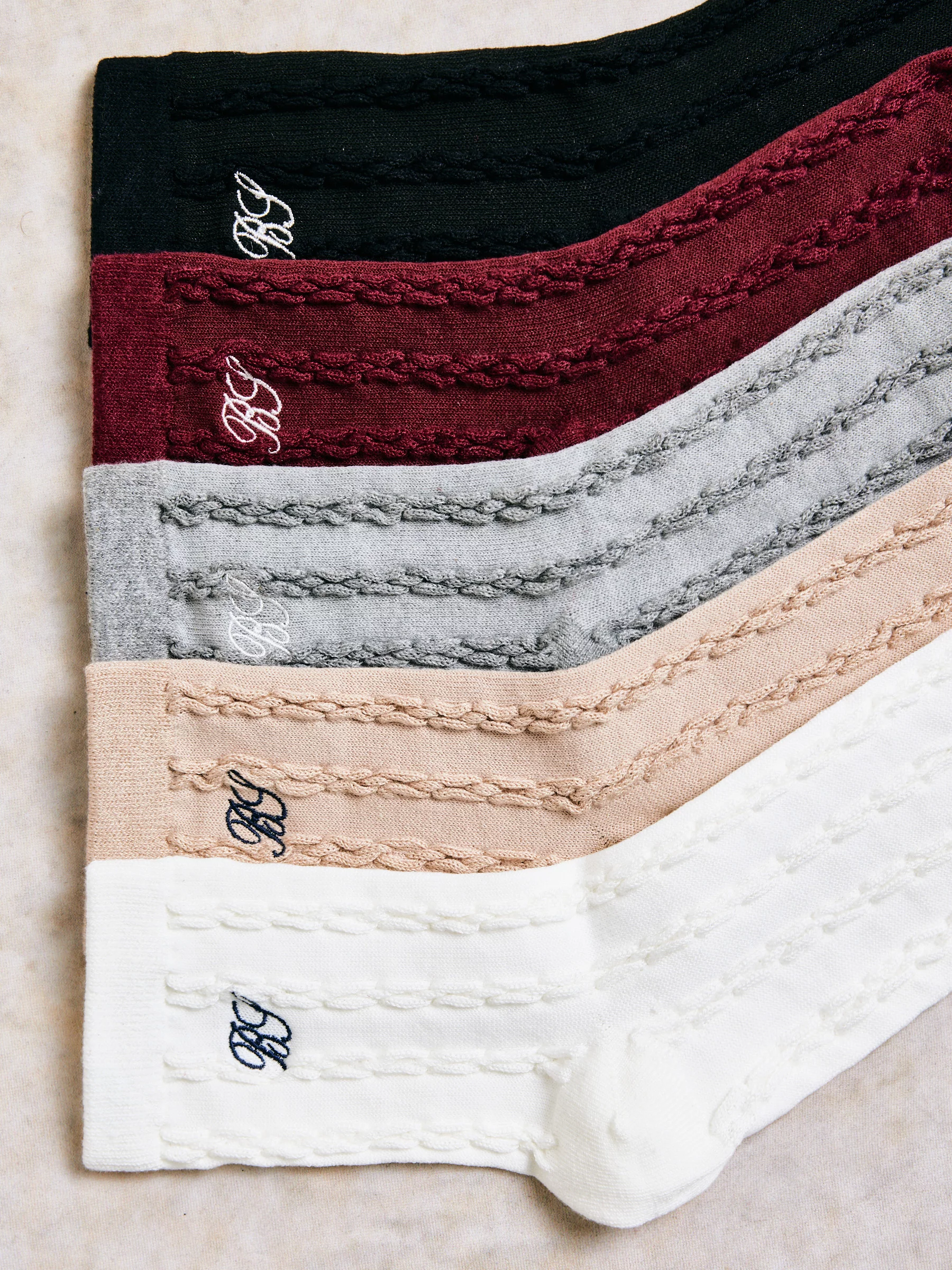 Skarpety damskie z wiskozą z warkoczowym splotem białe Brajda 100