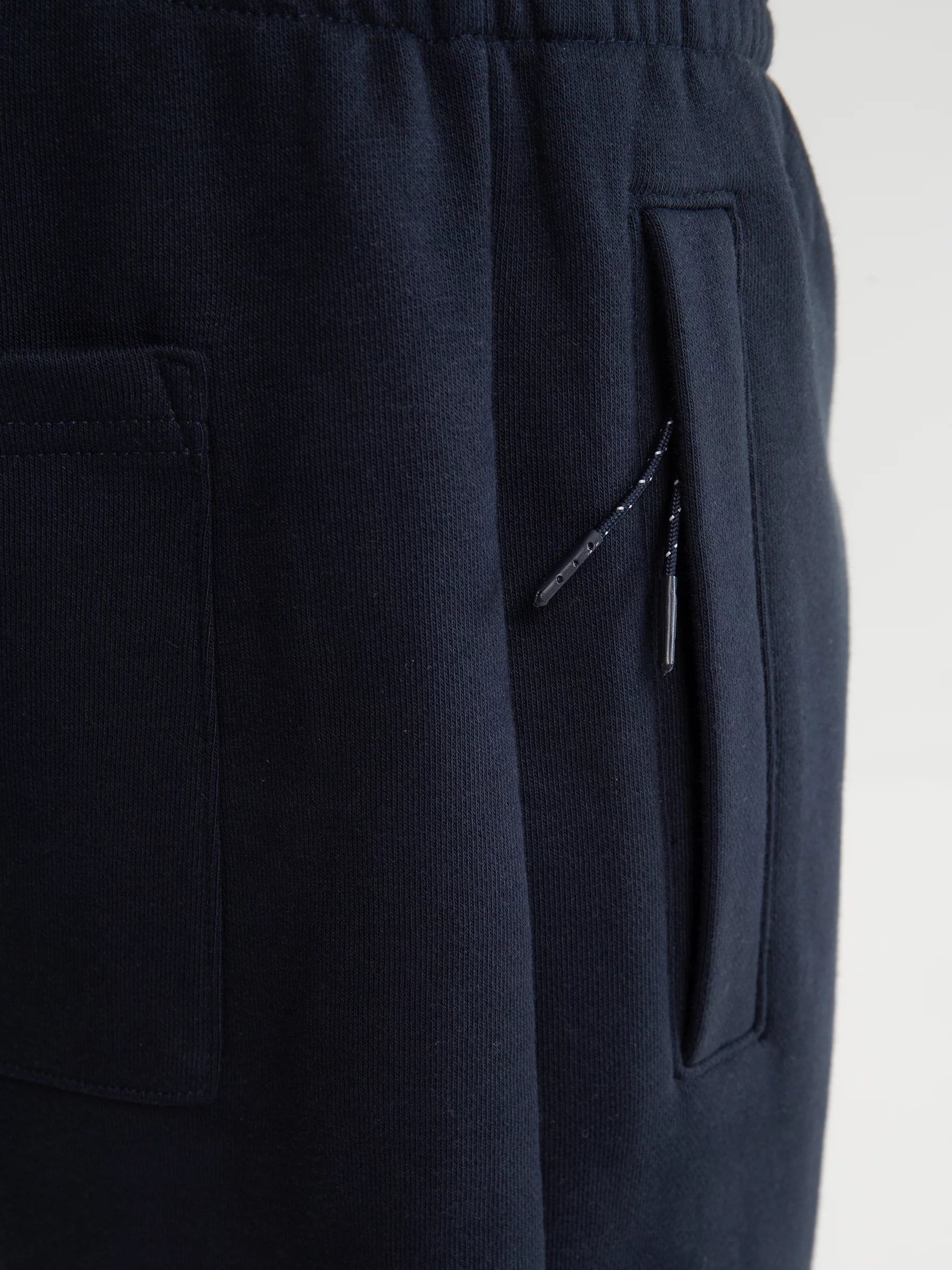 Szorty męskie dresowe wiązane w pasie granatowe Kersyner 403