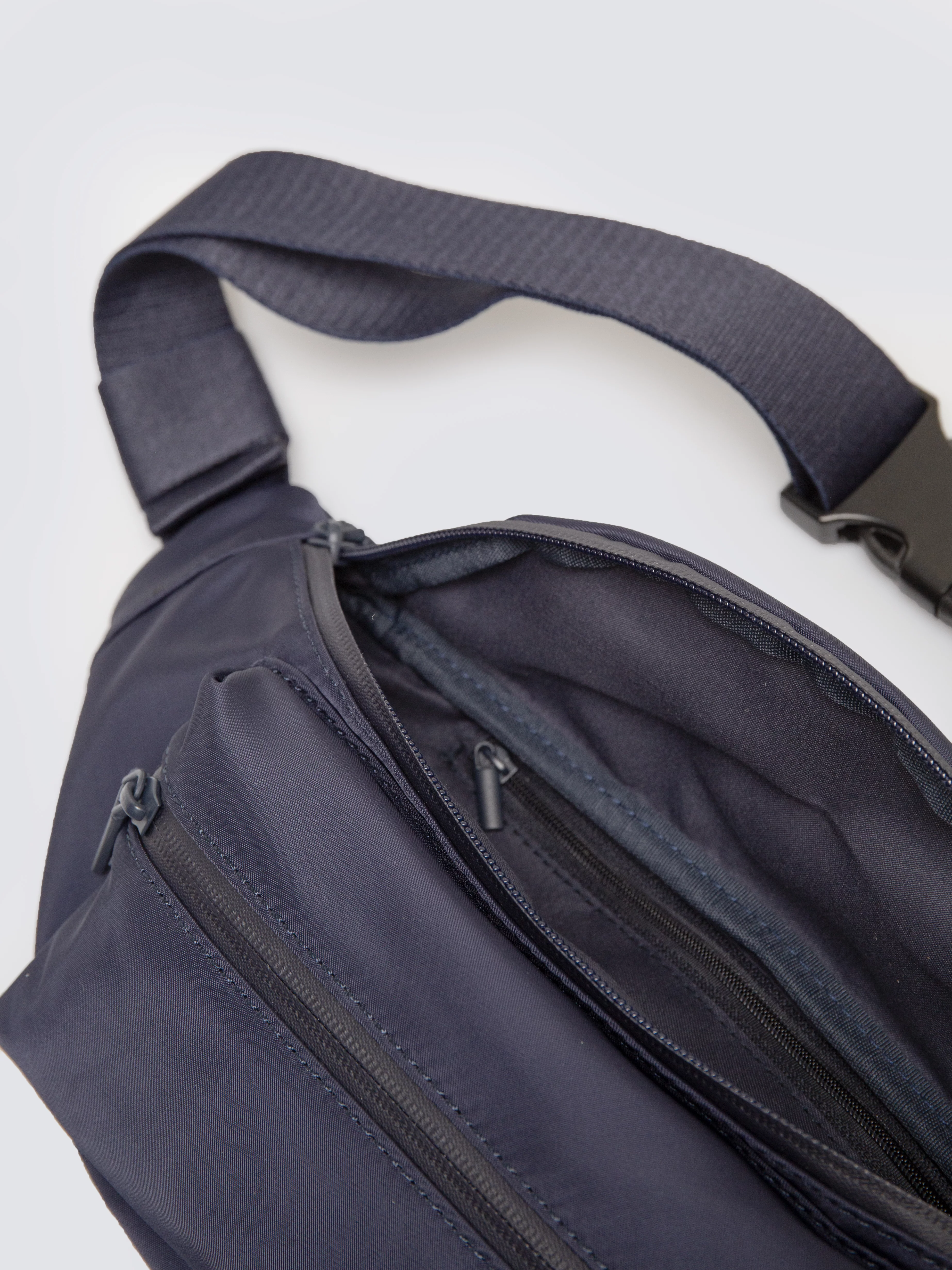 Saszetka męska typu nerka granatowa Tizanor 403