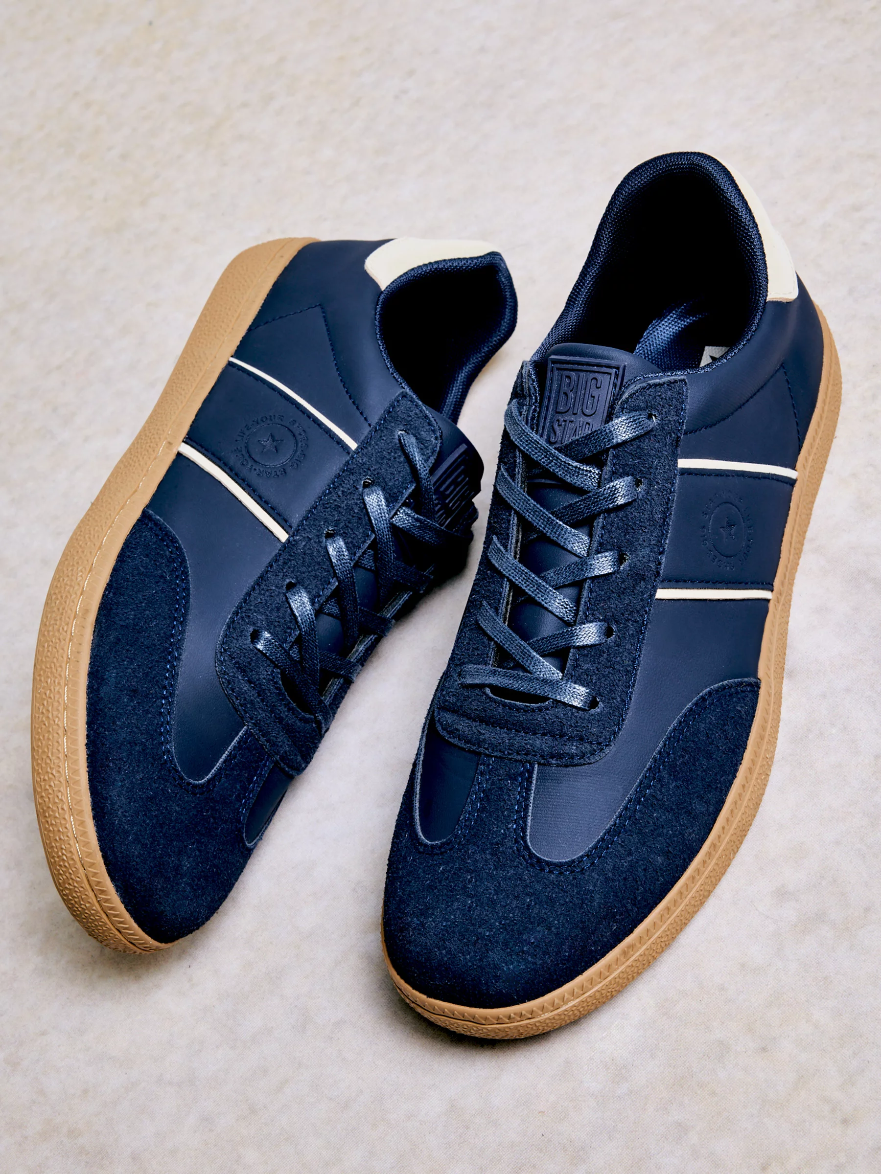 Sneakersy męskie sportowe ze skóry ekologicznej granatowe SS174079 403