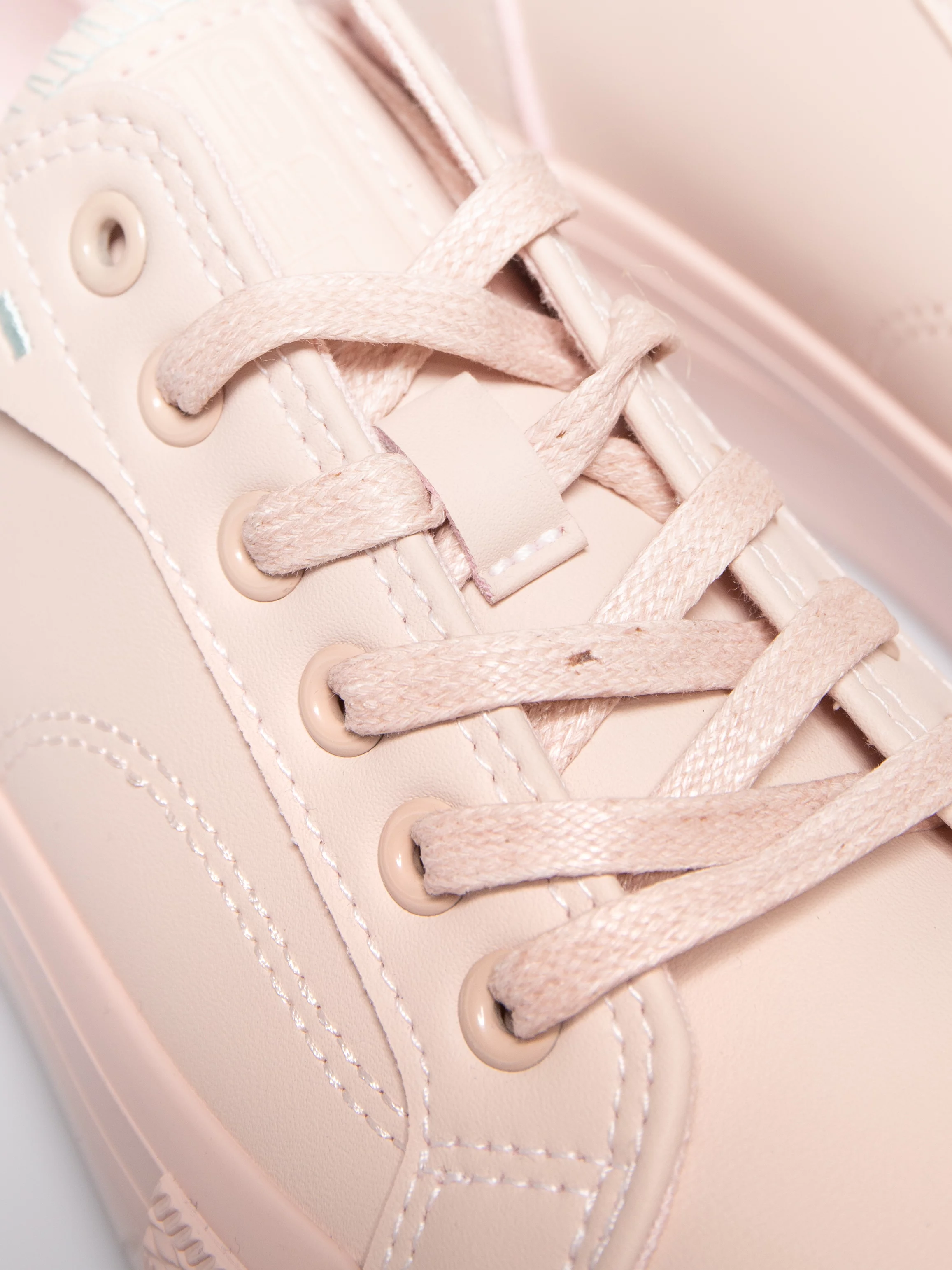 Trampki damskie niskie ze skóry ekologicznej jasnoróżowe RR274A294 600