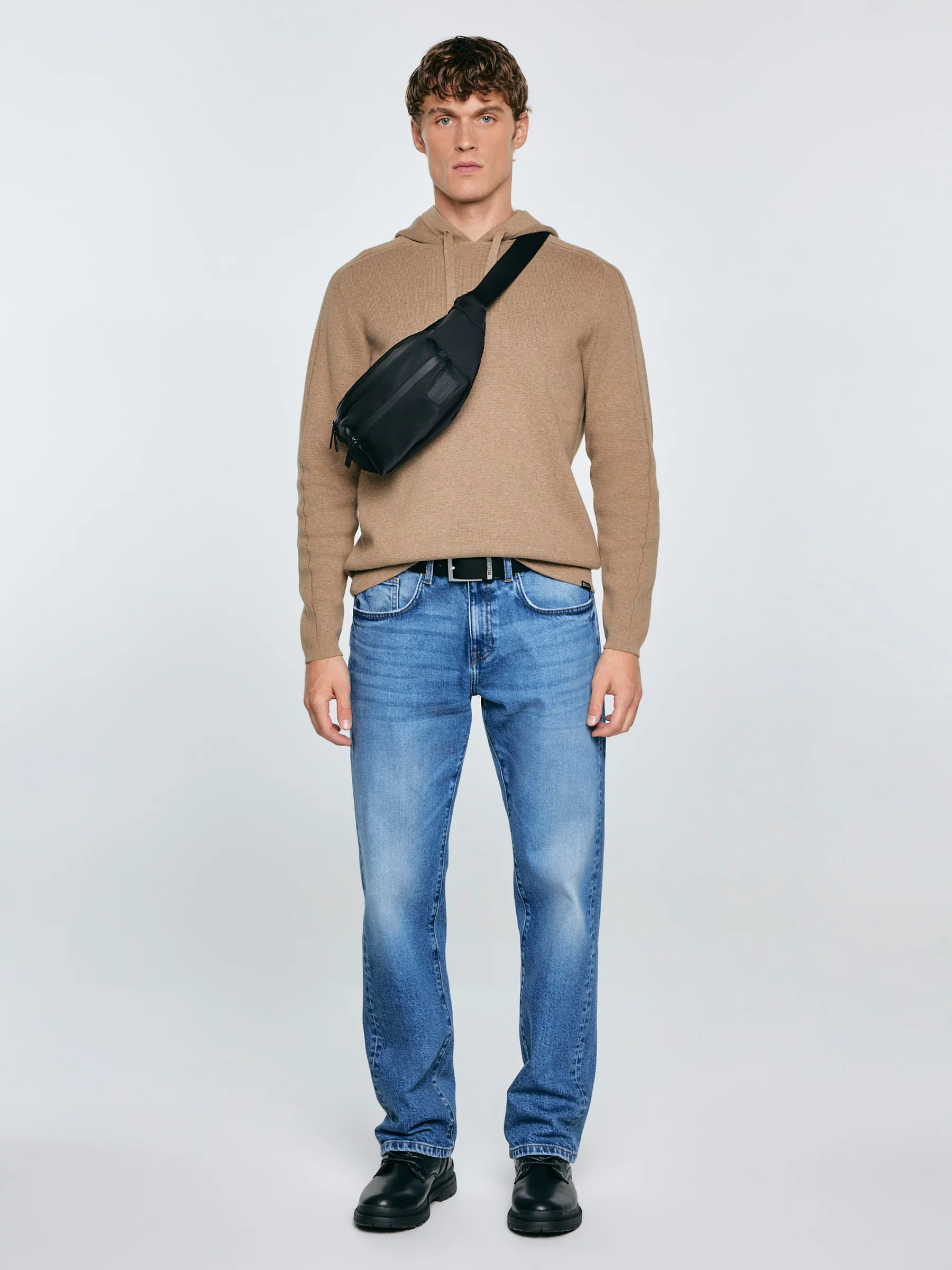 Saszetka męska typu nerka czarna Tizanor 906