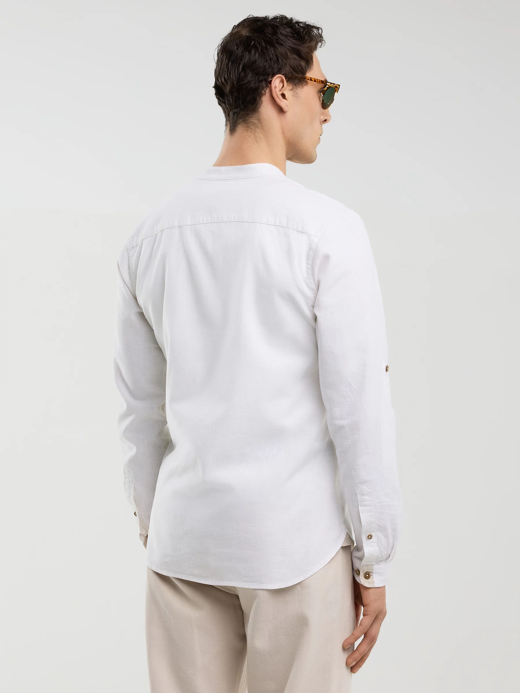 Lniana koszula męska na stójce biała Janew 101