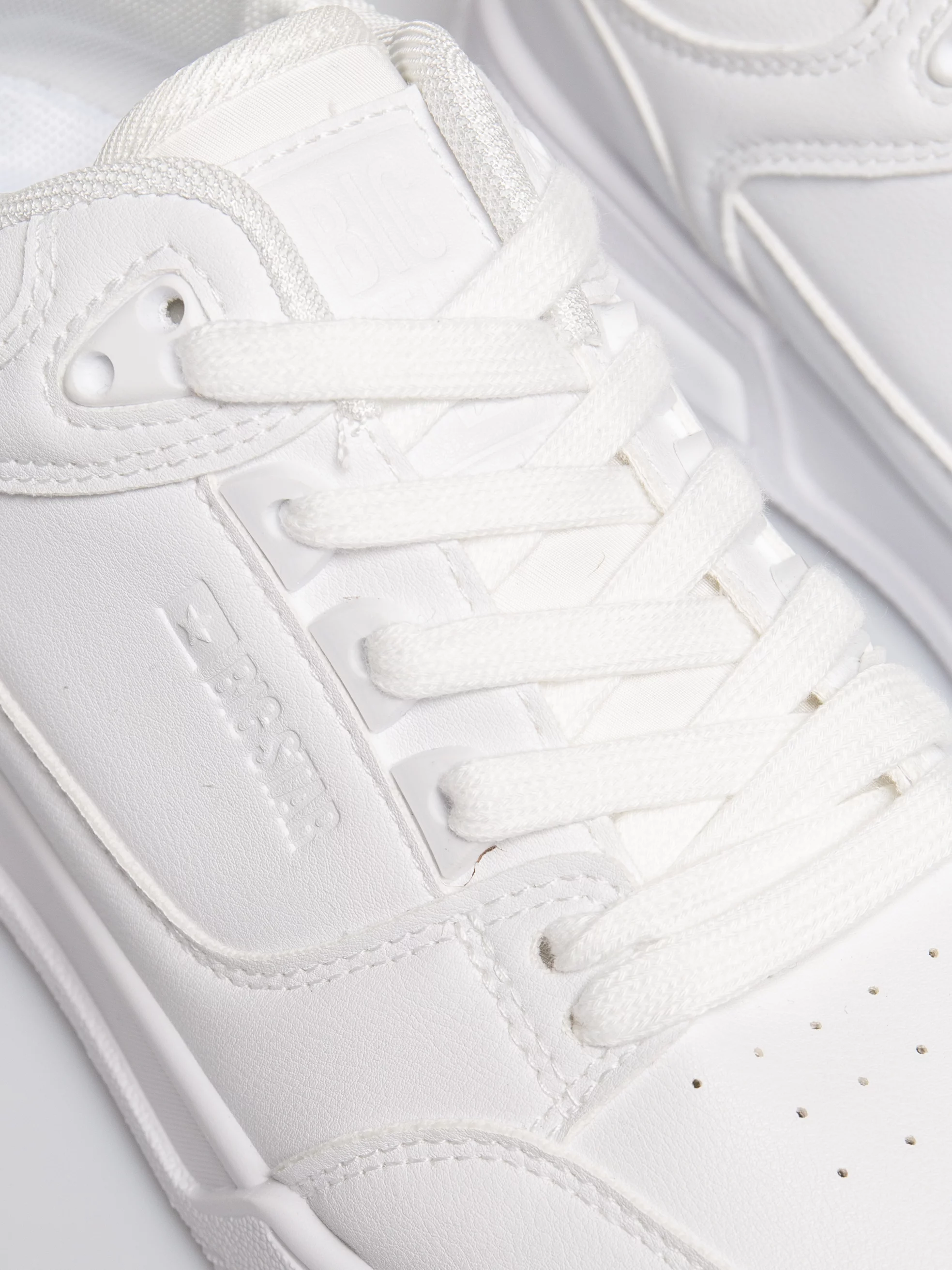 Sneakersy damskie ze skóry ekologicznej białe OO274A549 101