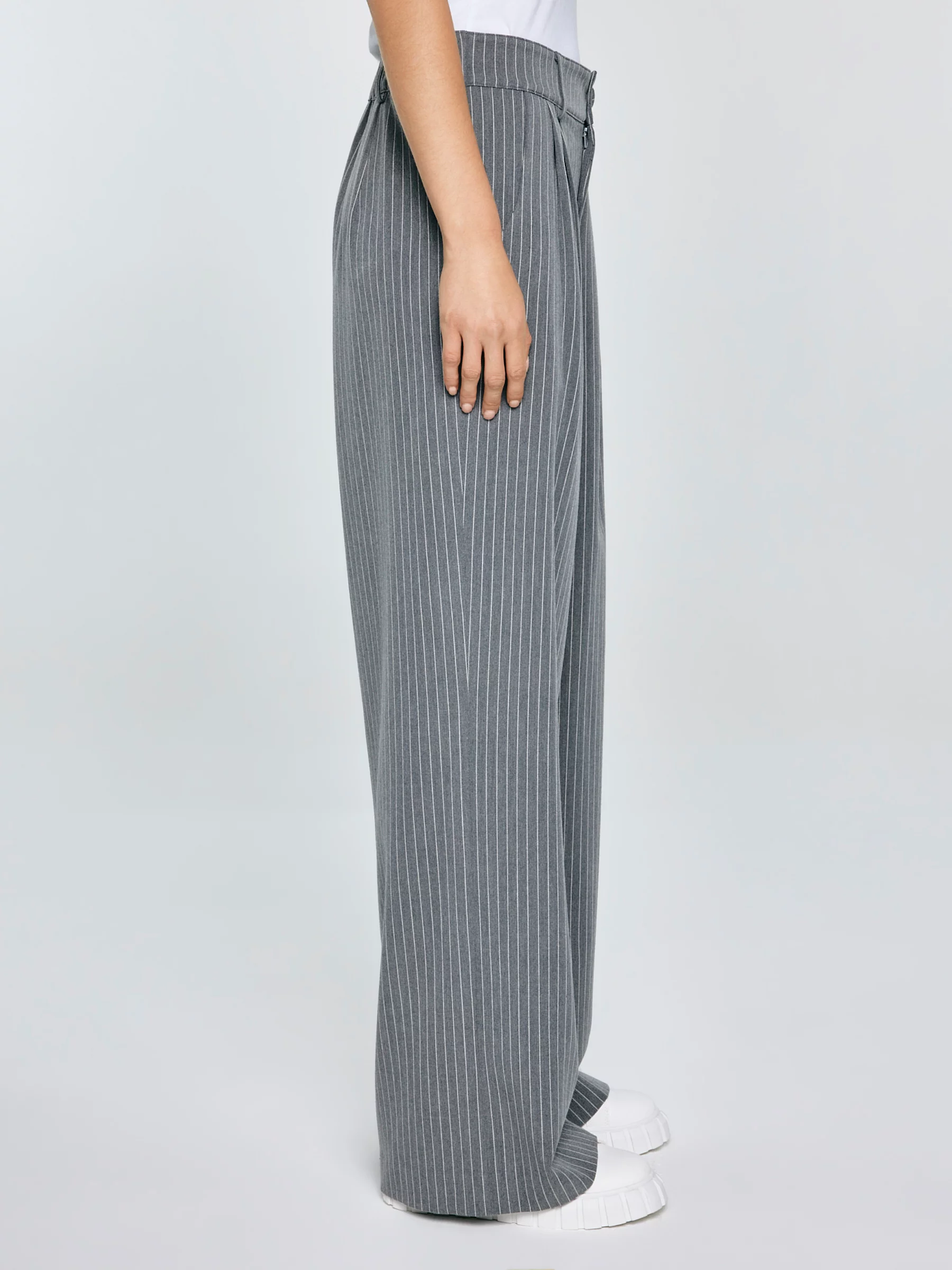 Spodnie damskie z szeroką nogawką w prążek szare Elvie 902