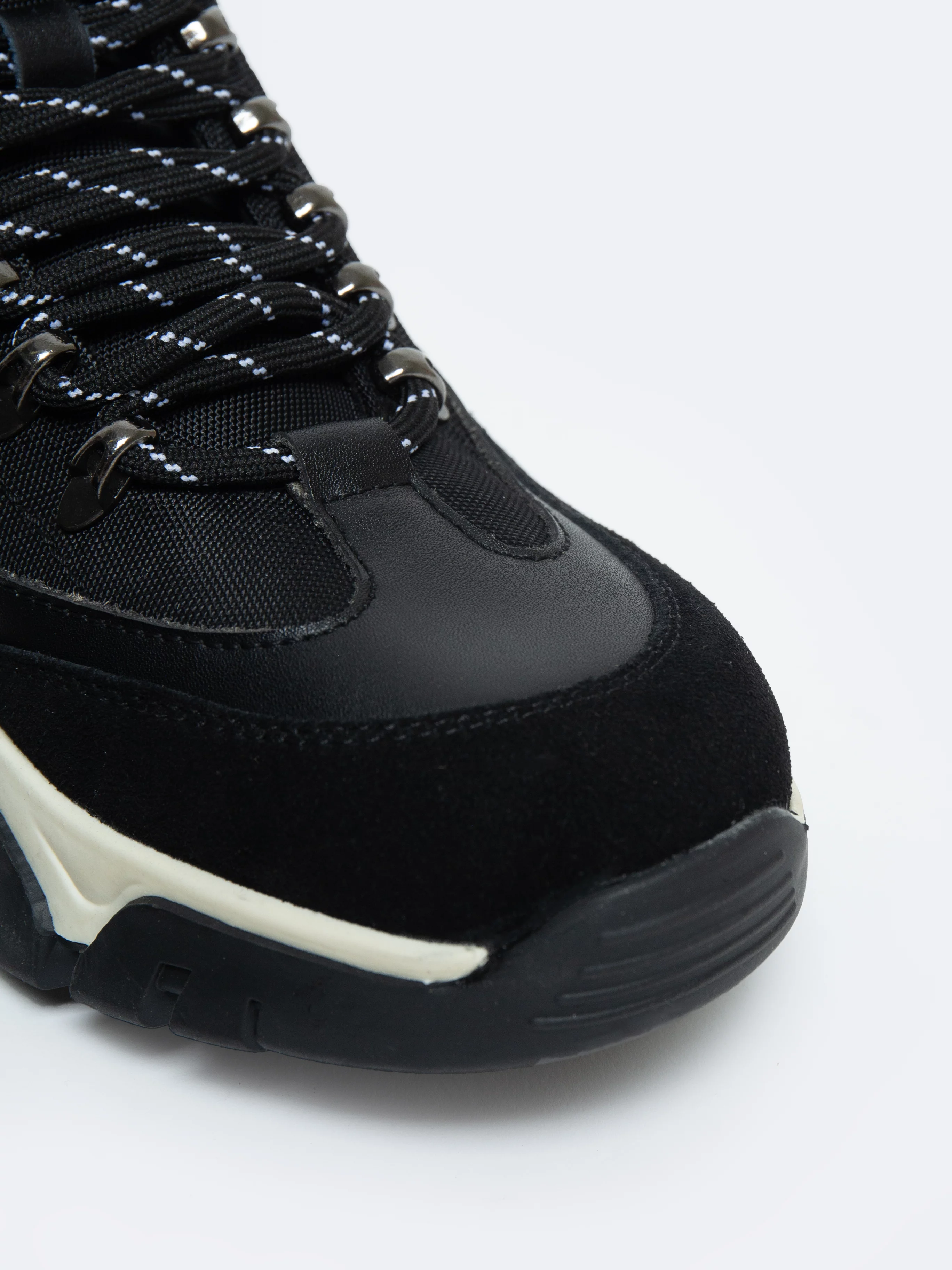 Buty męskie trekkingowe ze skóry naturalnej czarne OO174182 906