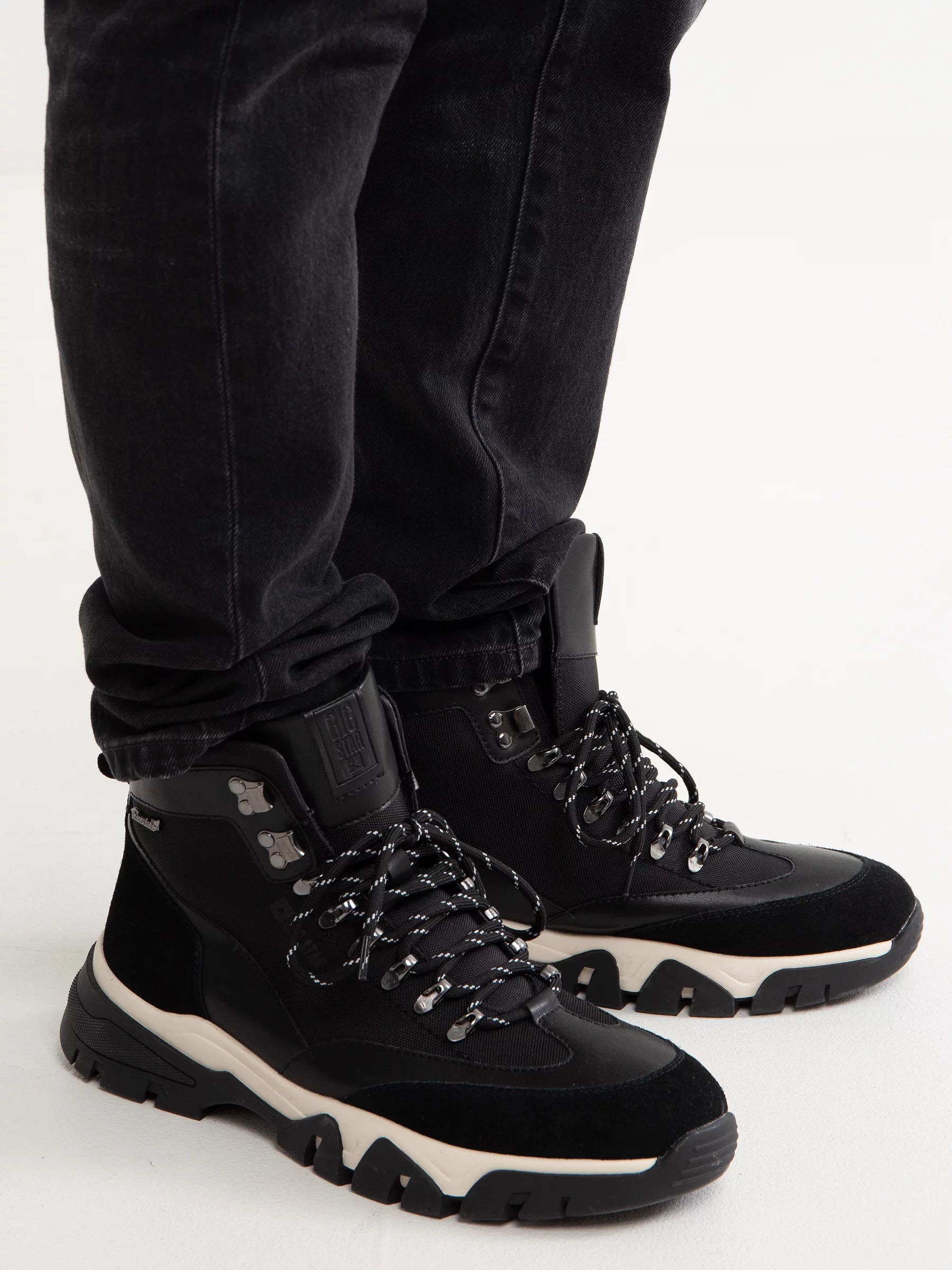 Buty męskie trekkingowe ze skóry naturalnej czarne OO174182 906