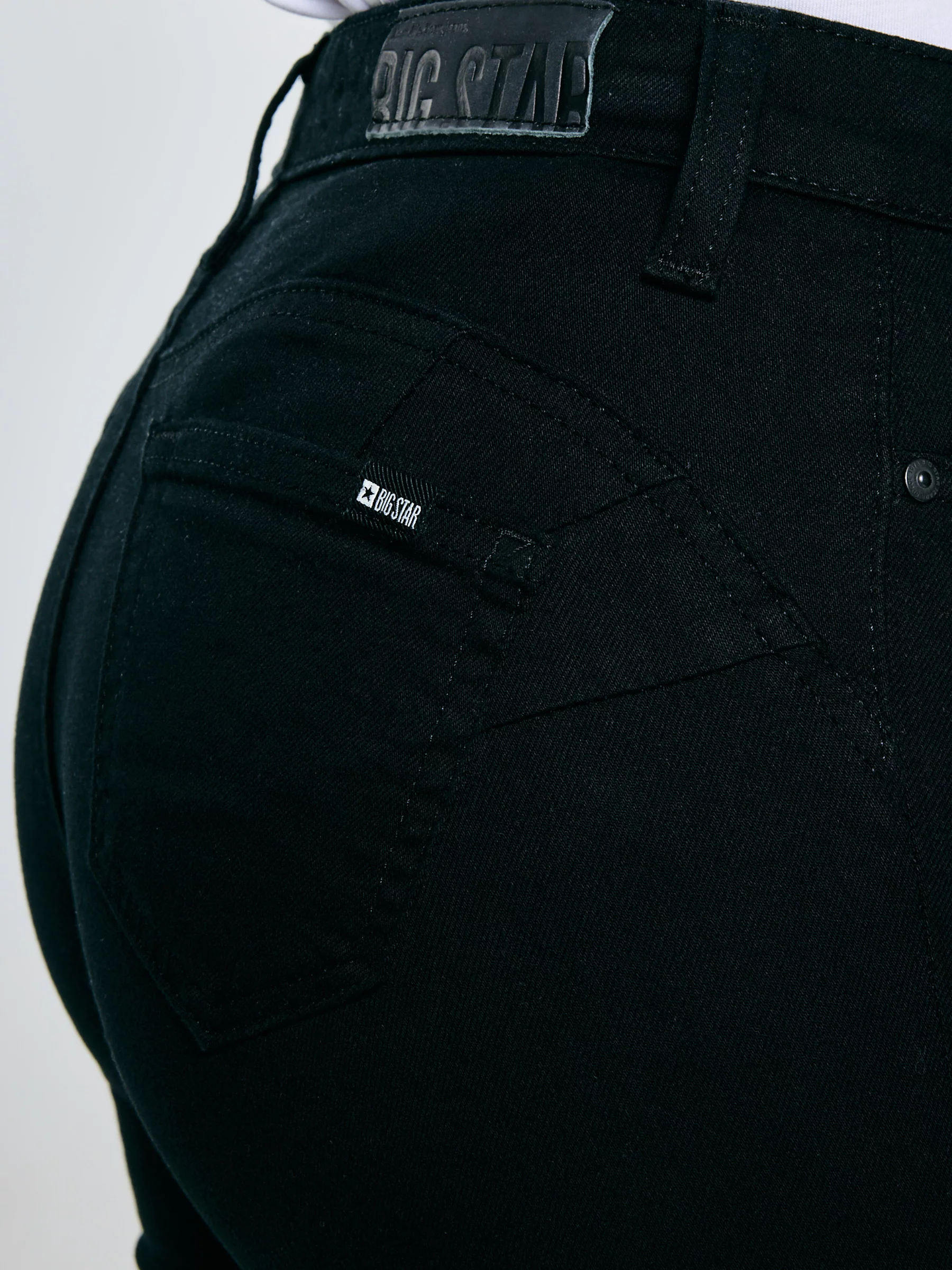 Jeansy damskie push up z wysokim stanem czarne Melinda High Waist 915