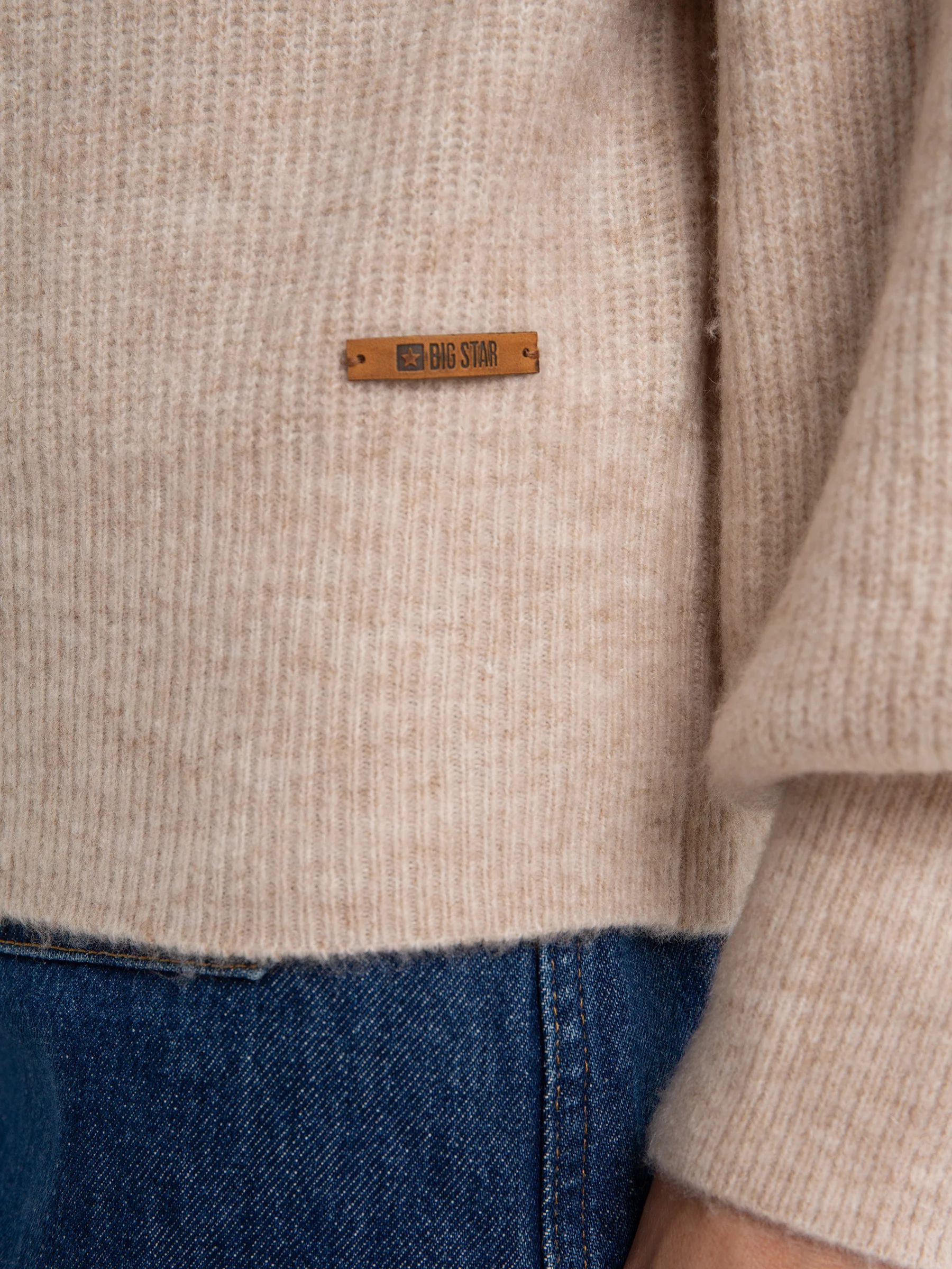 Sweter damski z rozpinanym golfem beżowy Pulina 801