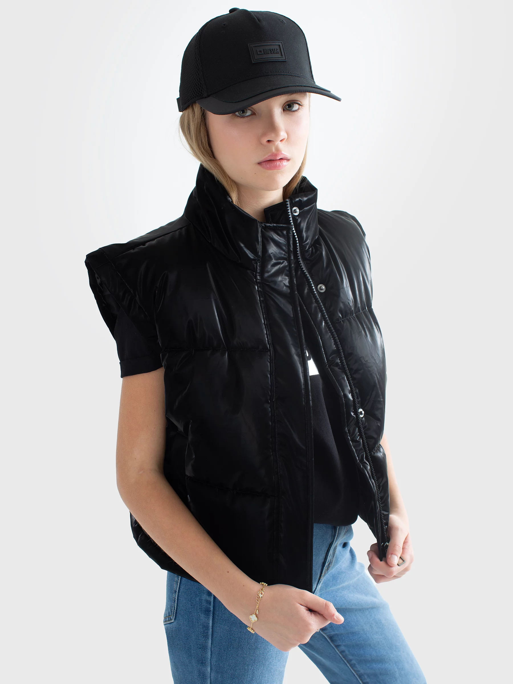 Kamizelka dziewczęca pikowana czarna Nenvia 906