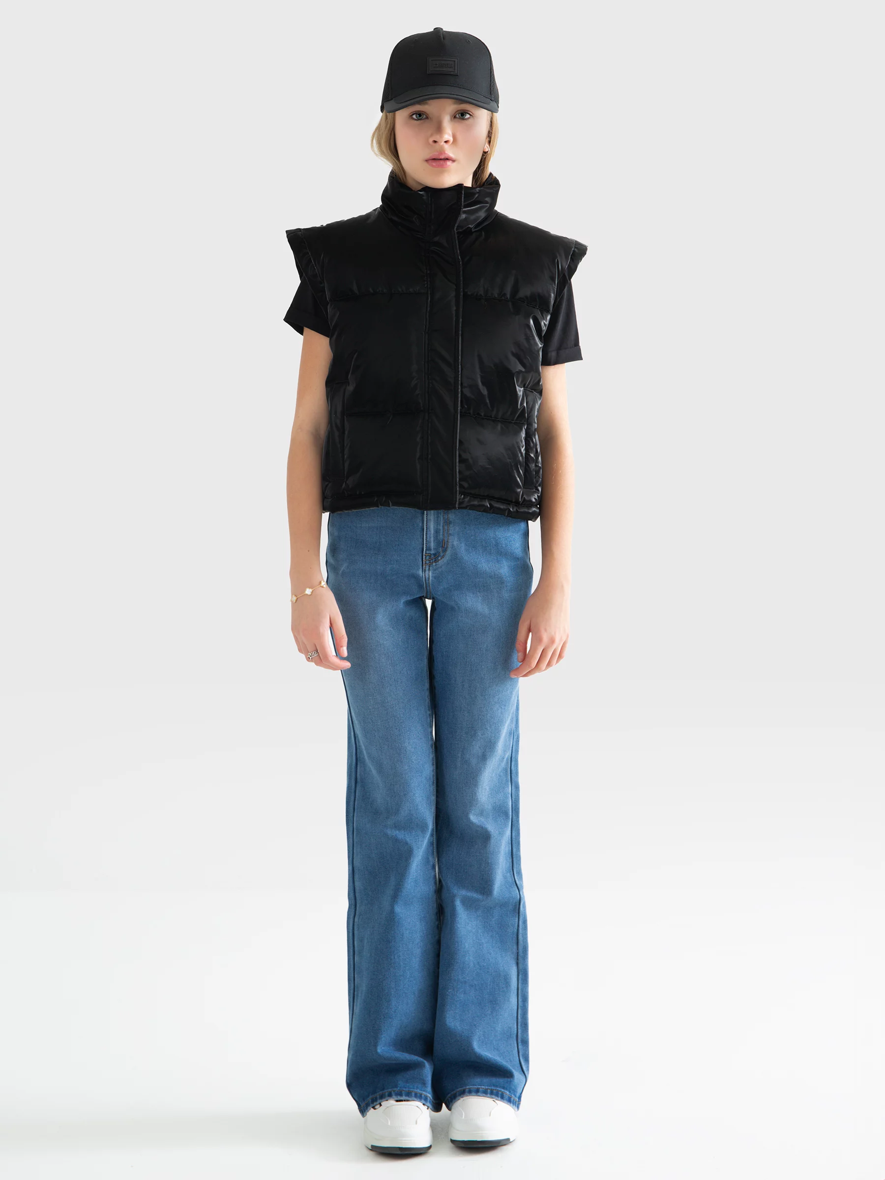 Kamizelka dziewczęca pikowana czarna Nenvia 906