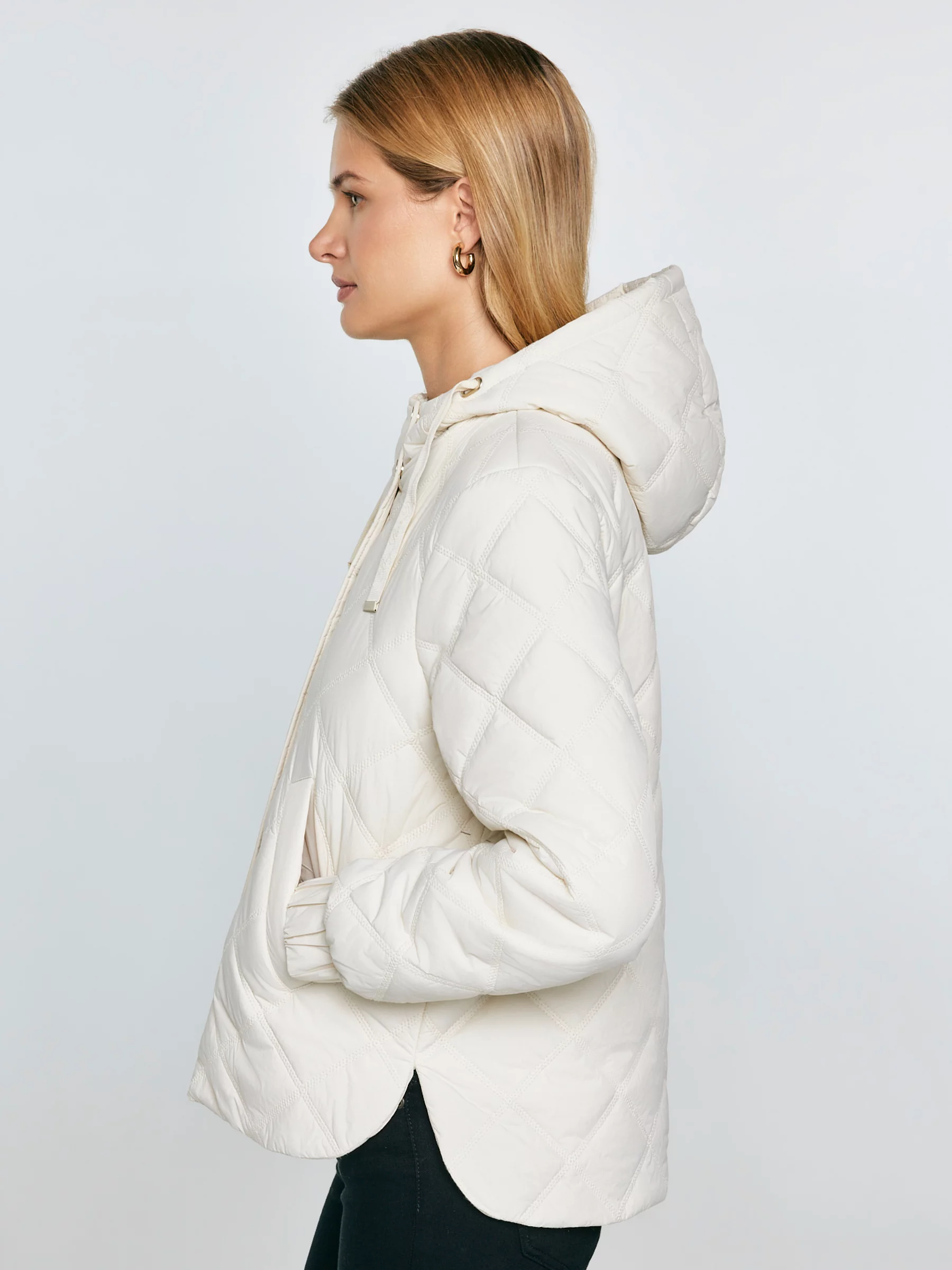 Kurtka damska pikowana z kapturem kremowa Wynterina 103