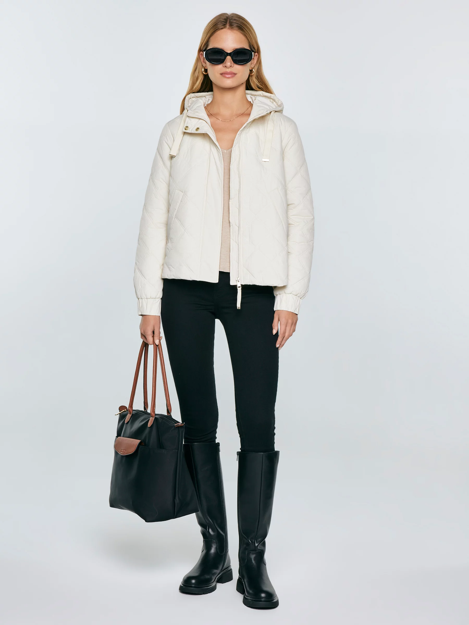 Kurtka damska pikowana z kapturem kremowa Wynterina 103