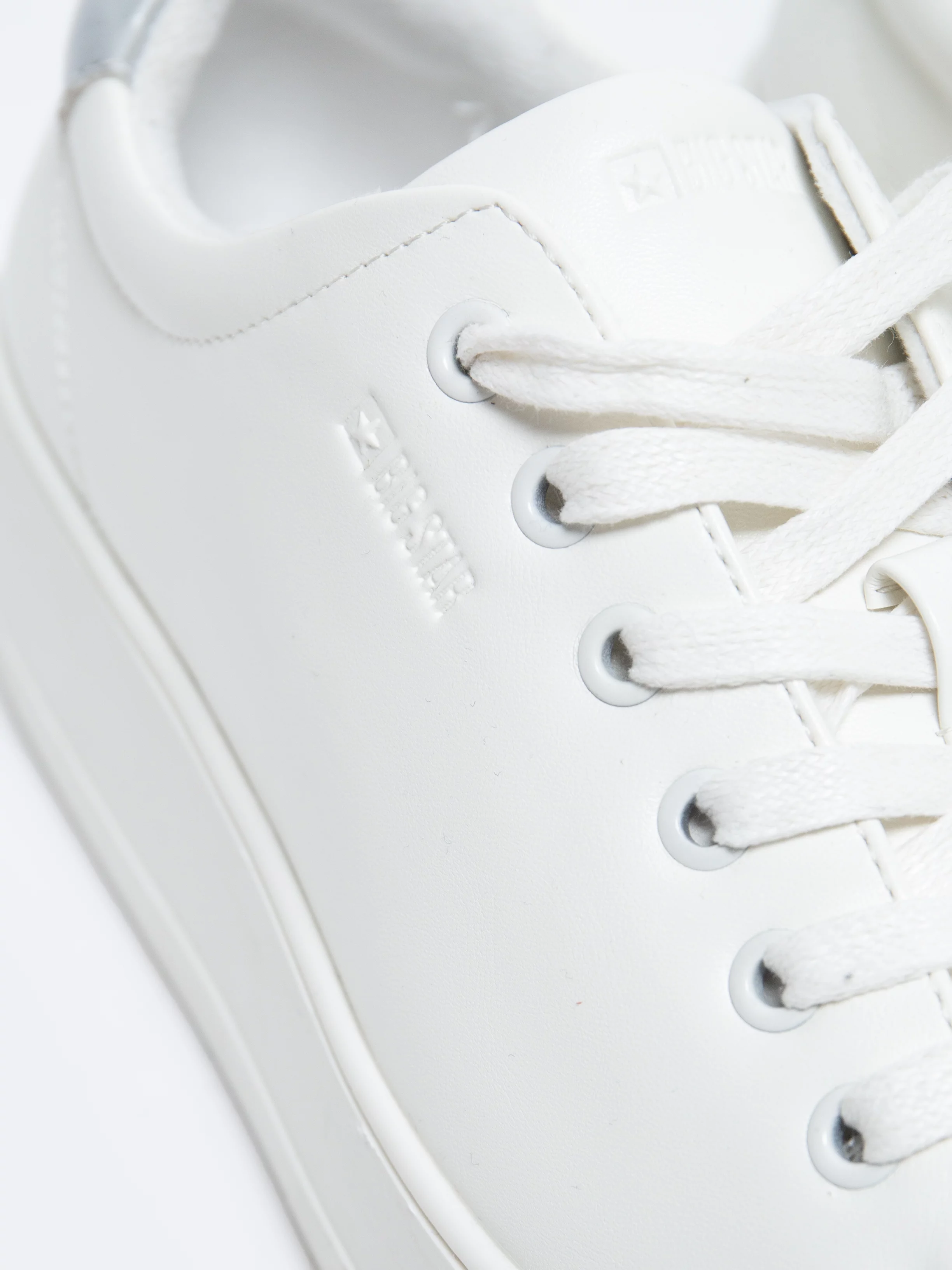 Sneakersy damskie ze skóry ekologicznej białe OO274277 101