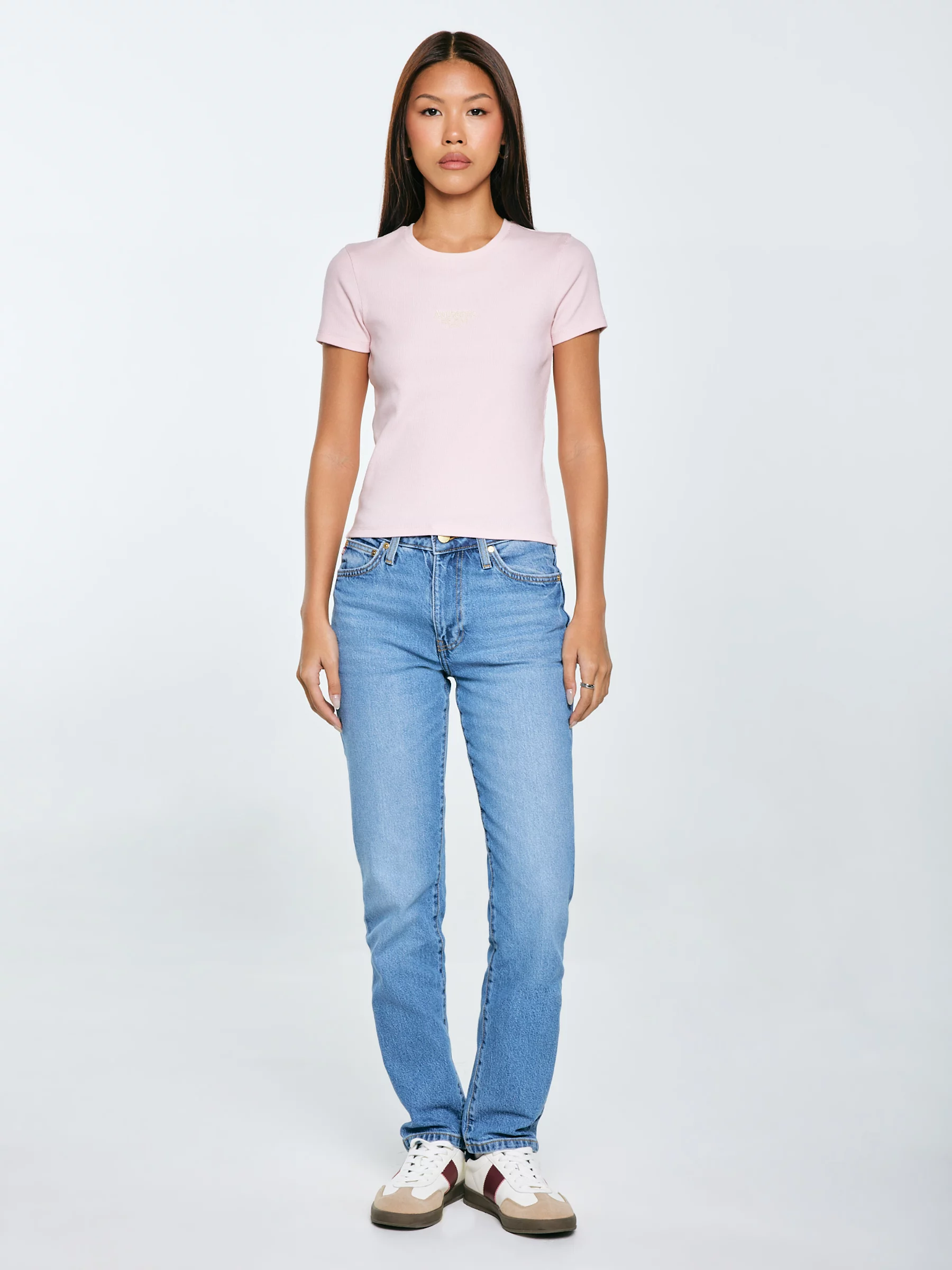 Koszulka damska w prążek z haftem różowa Clarsa 600