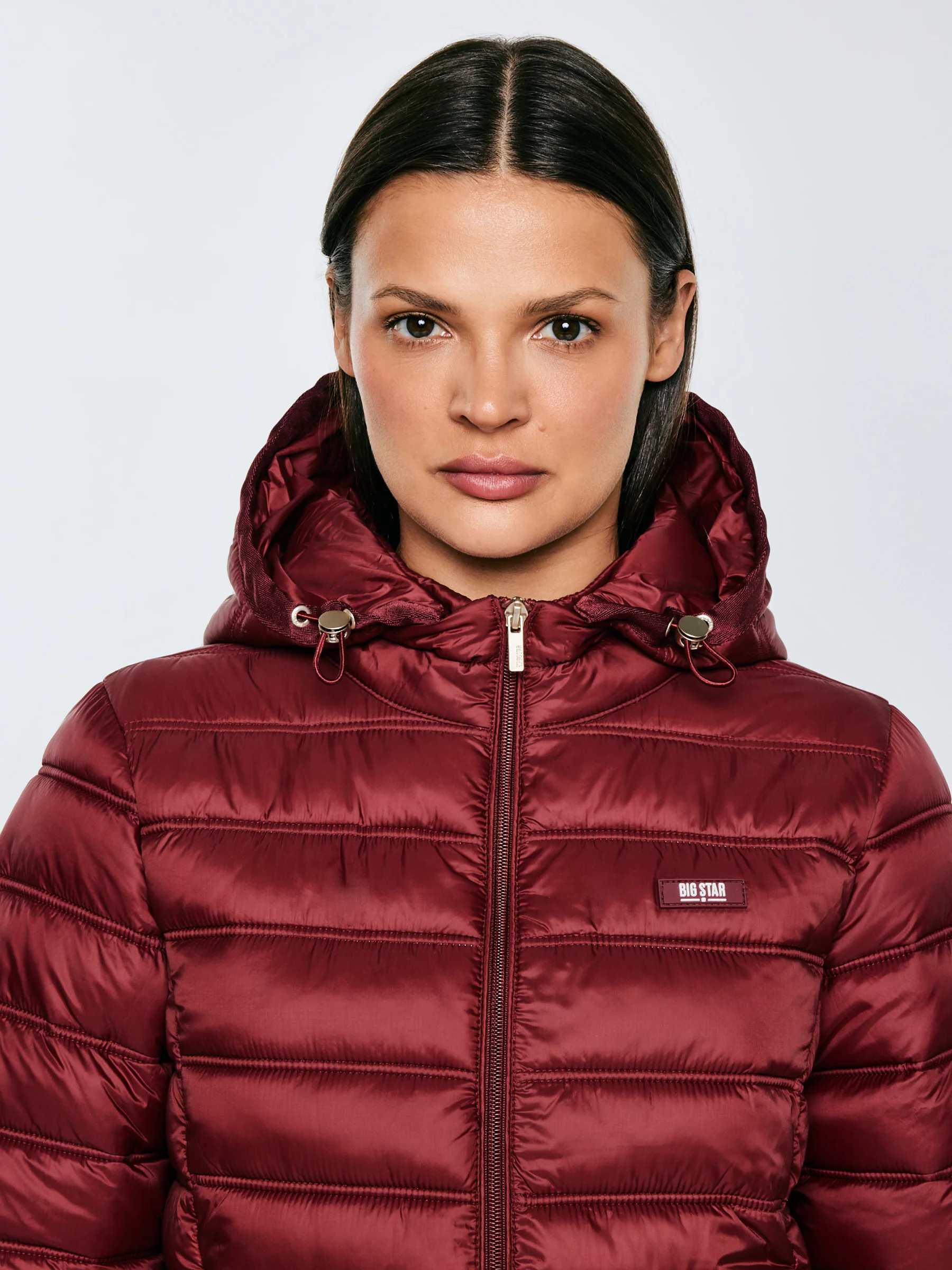 Kurtka damska pikowana z odpinanym kapturem bordowa Azeala23 604