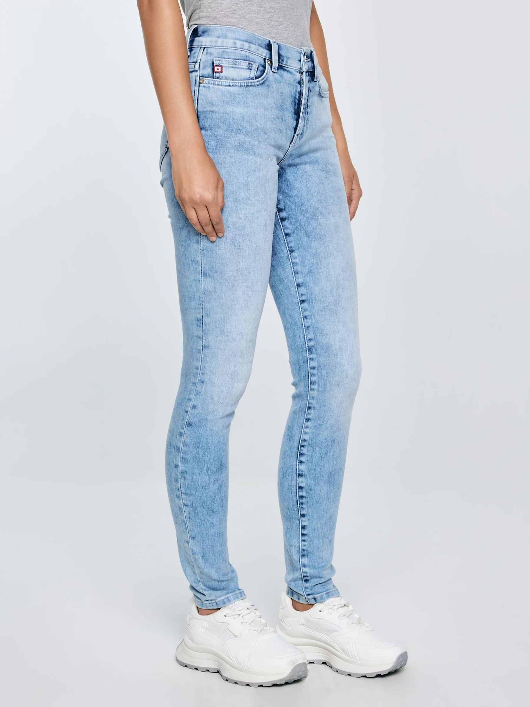 Jeansy damskie skinny marmurkowe jasnoniebieskie Adela 138