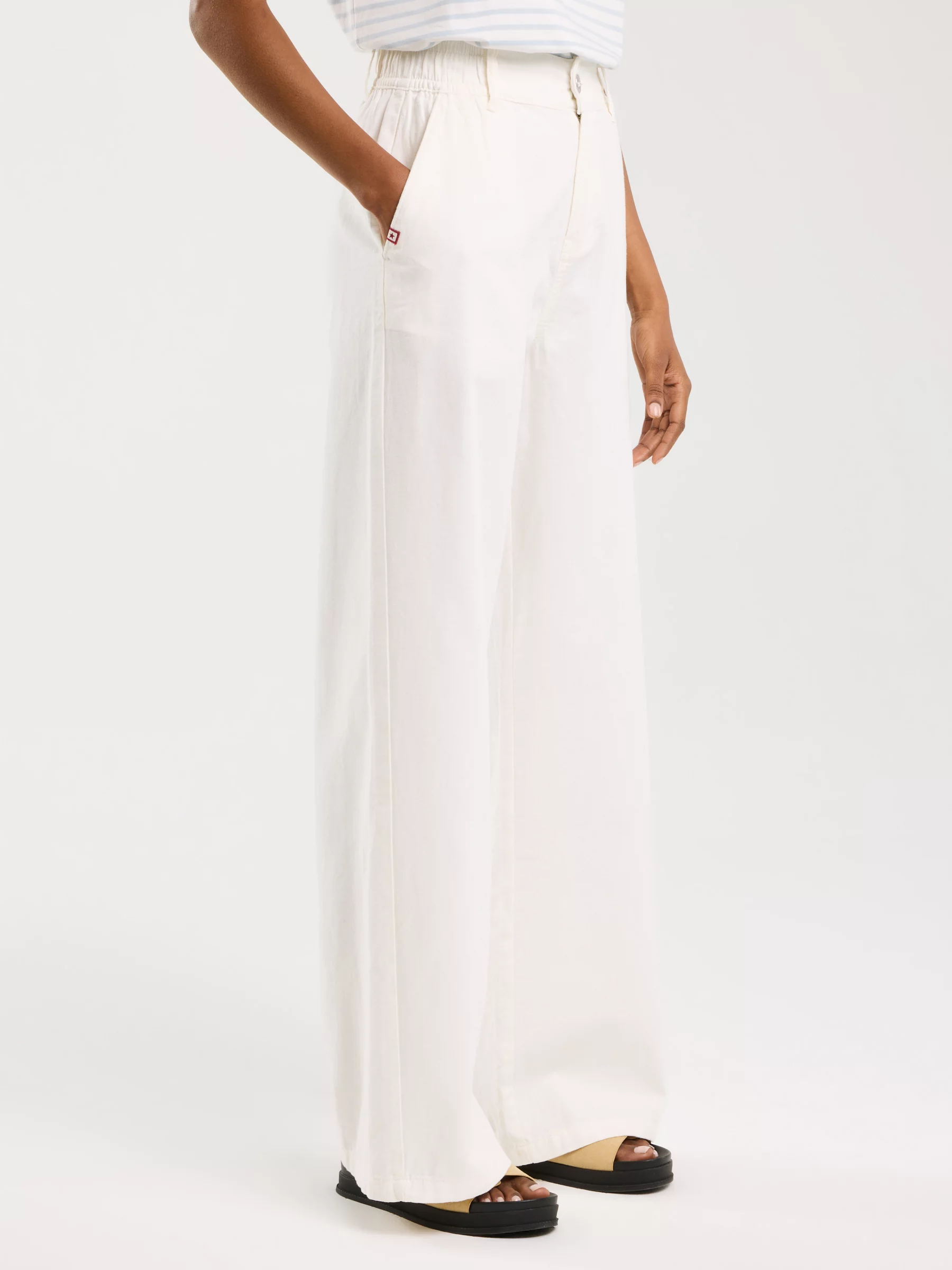 Spodnie damskie z szeroką nogawką z dodatkiem lnu białe Malu 101