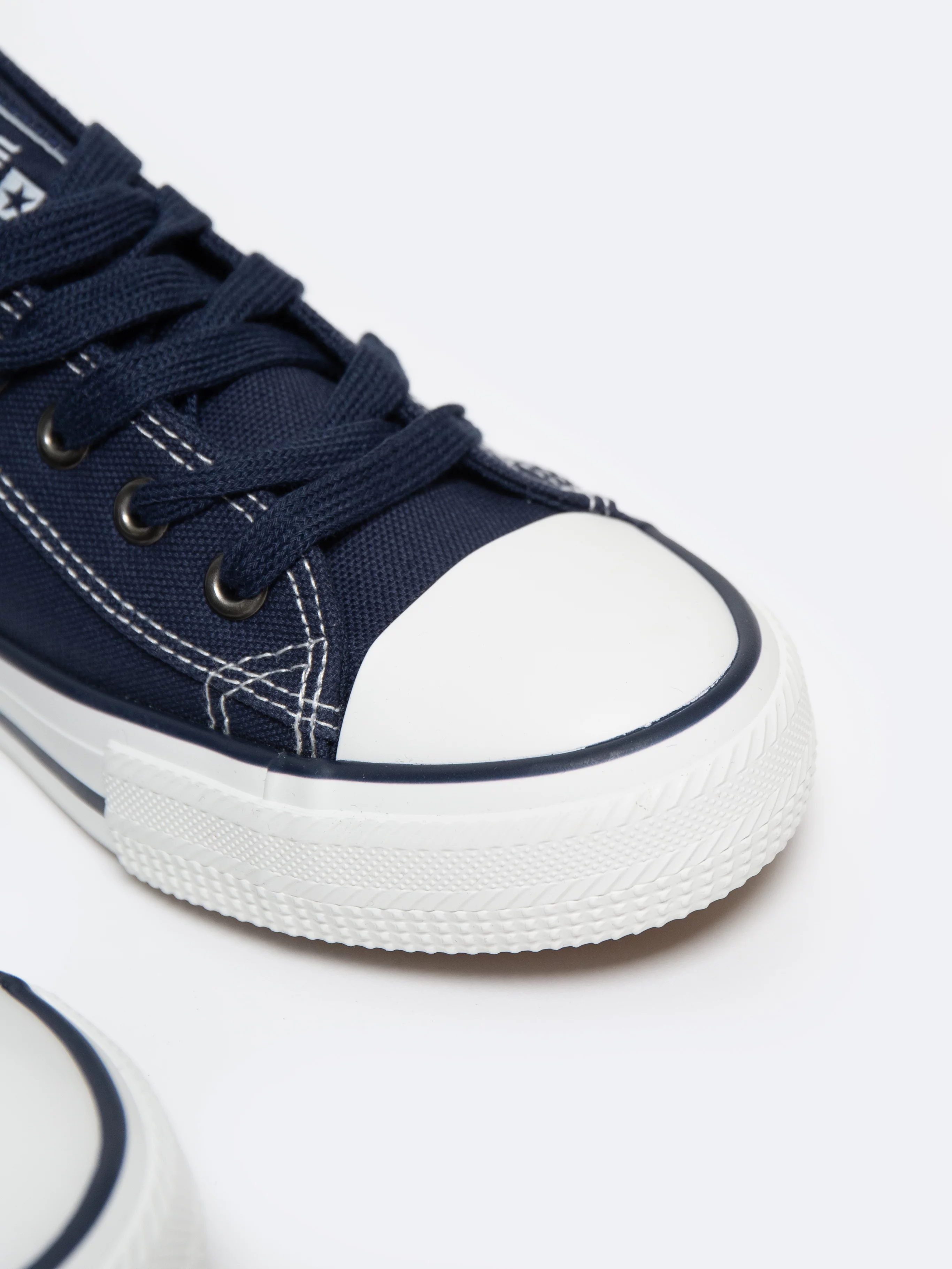 Trampki damskie niskie granatowe JJ274A531 403