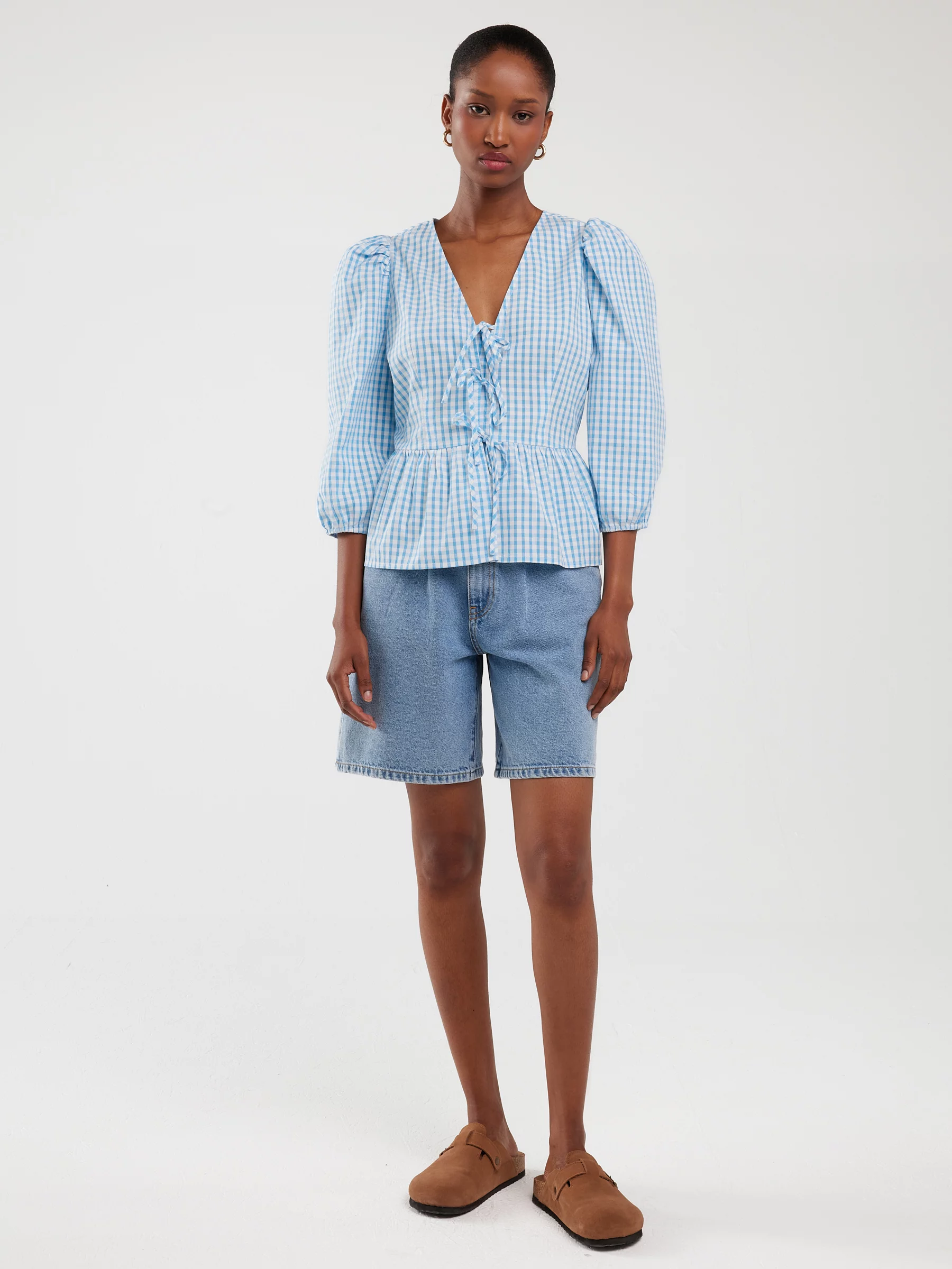 Bluzka damska z baskinką w drobną kratkę niebieska Sori 401