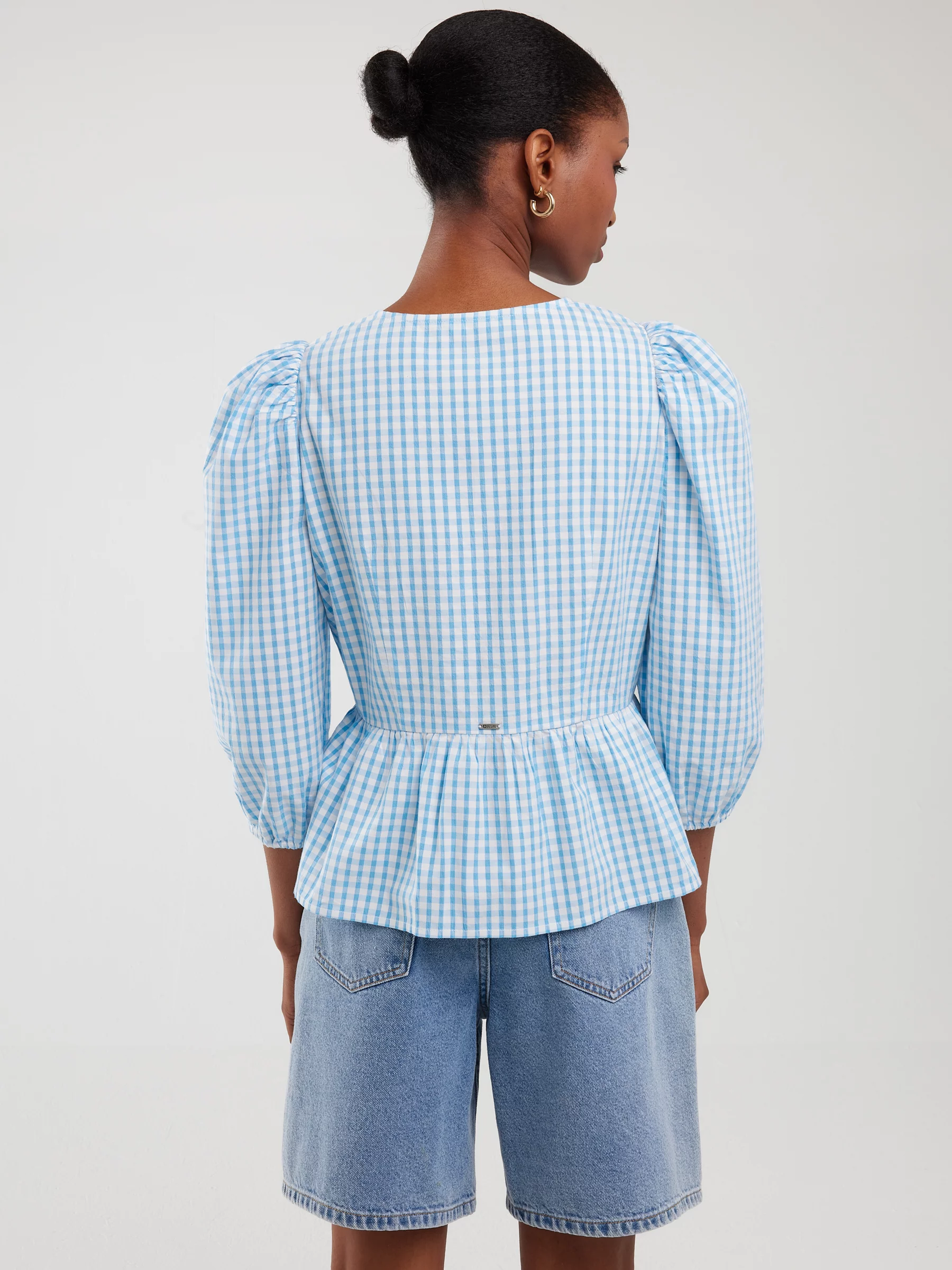 Bluzka damska z baskinką w drobną kratkę niebieska Sori 401