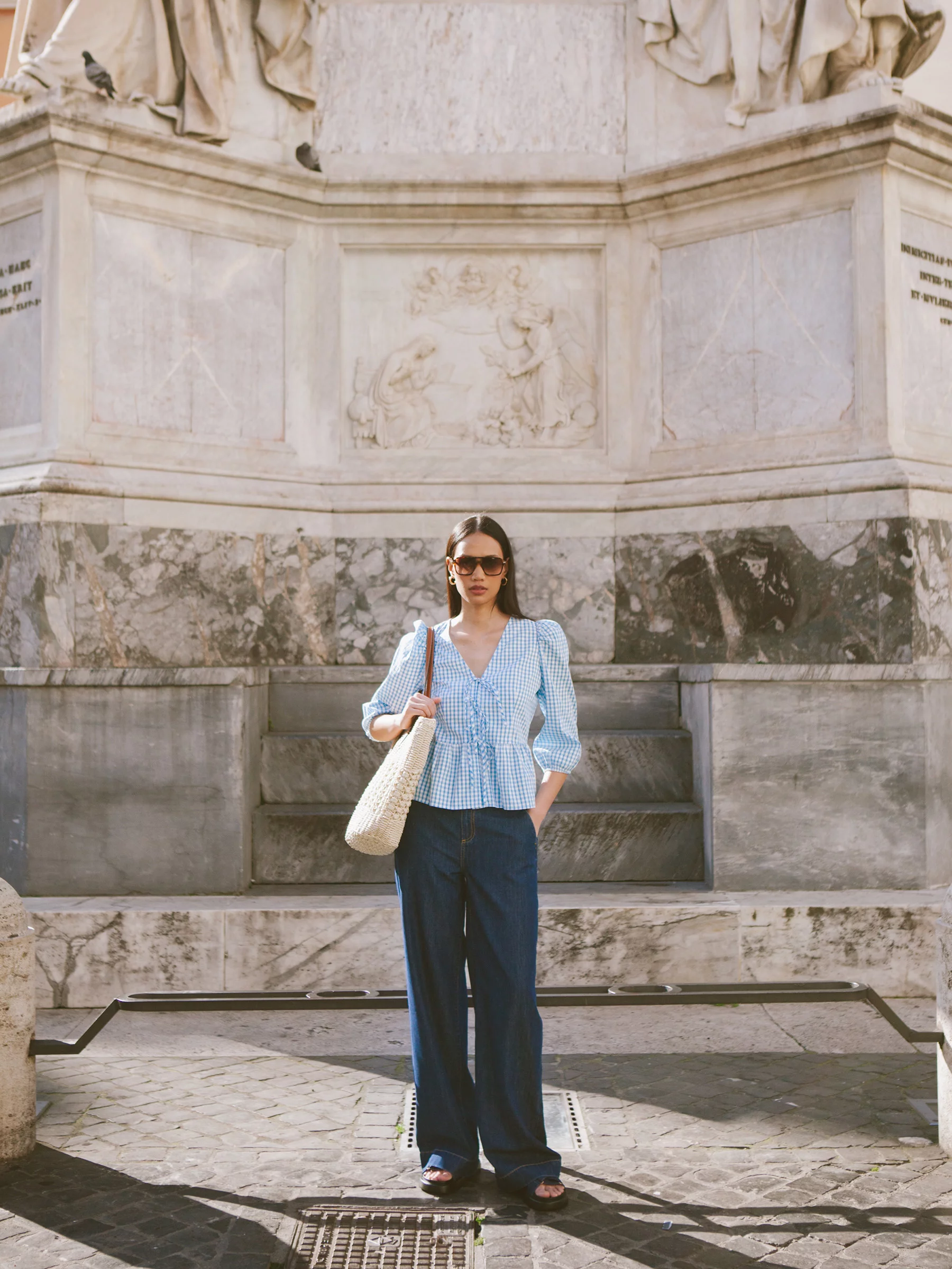 Bluzka damska z baskinką w drobną kratkę niebieska Sori 401