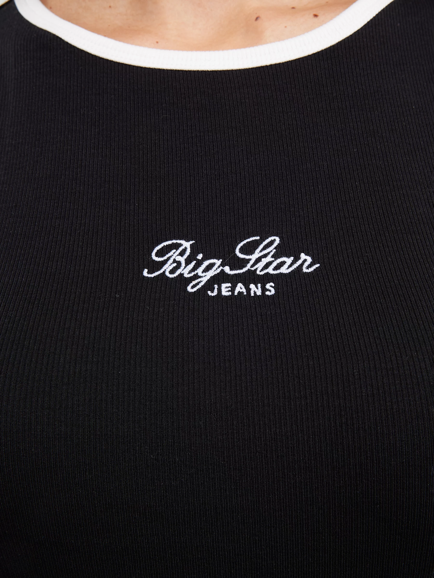 Koszulka damska na ramiączkach z kontrastowym wykoŅczeniem czarna Arisa 906