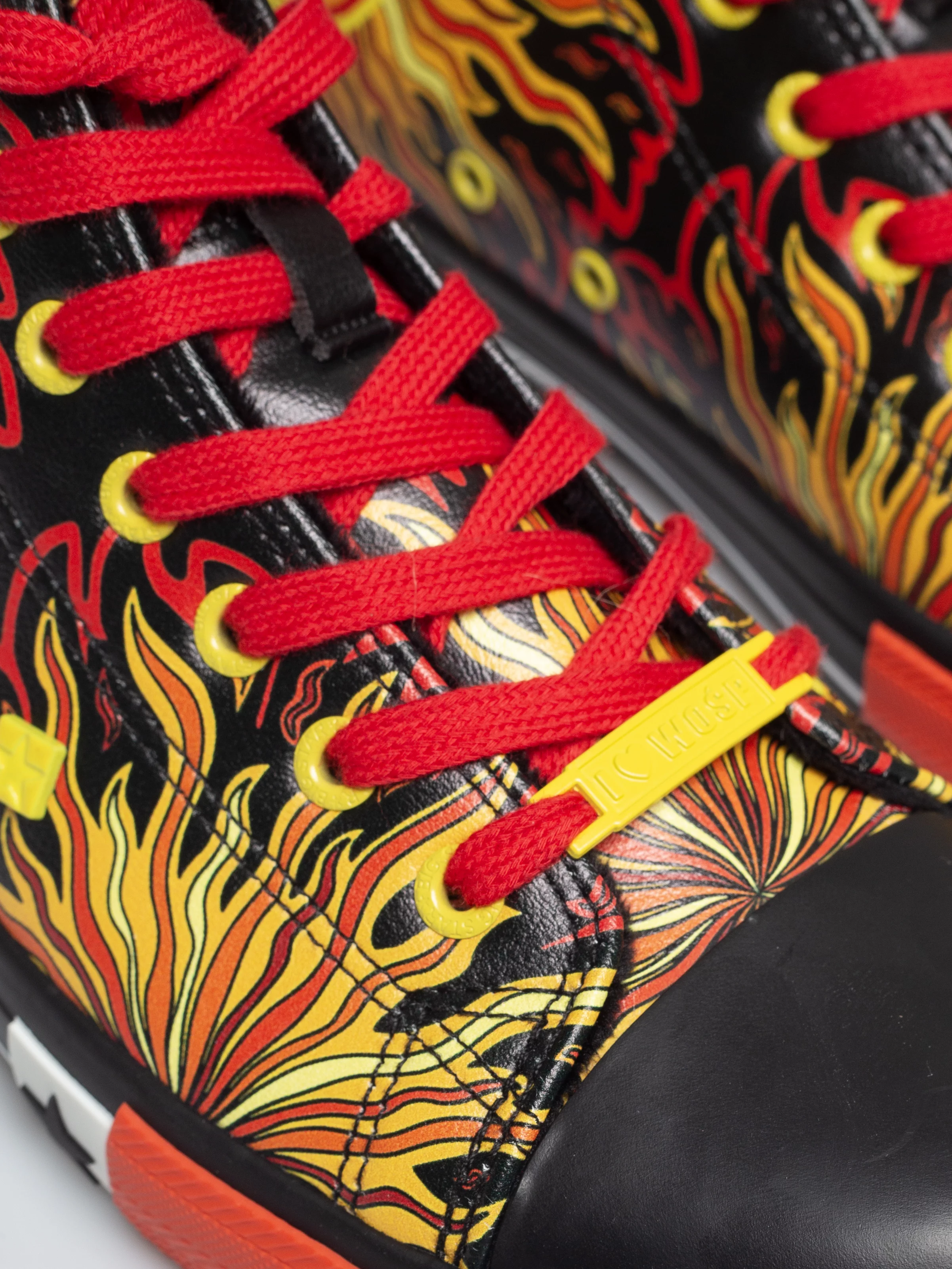 Trampki wysokie ze skóry ekologicznej z nadrukiem WOśP czarne TT174401 906