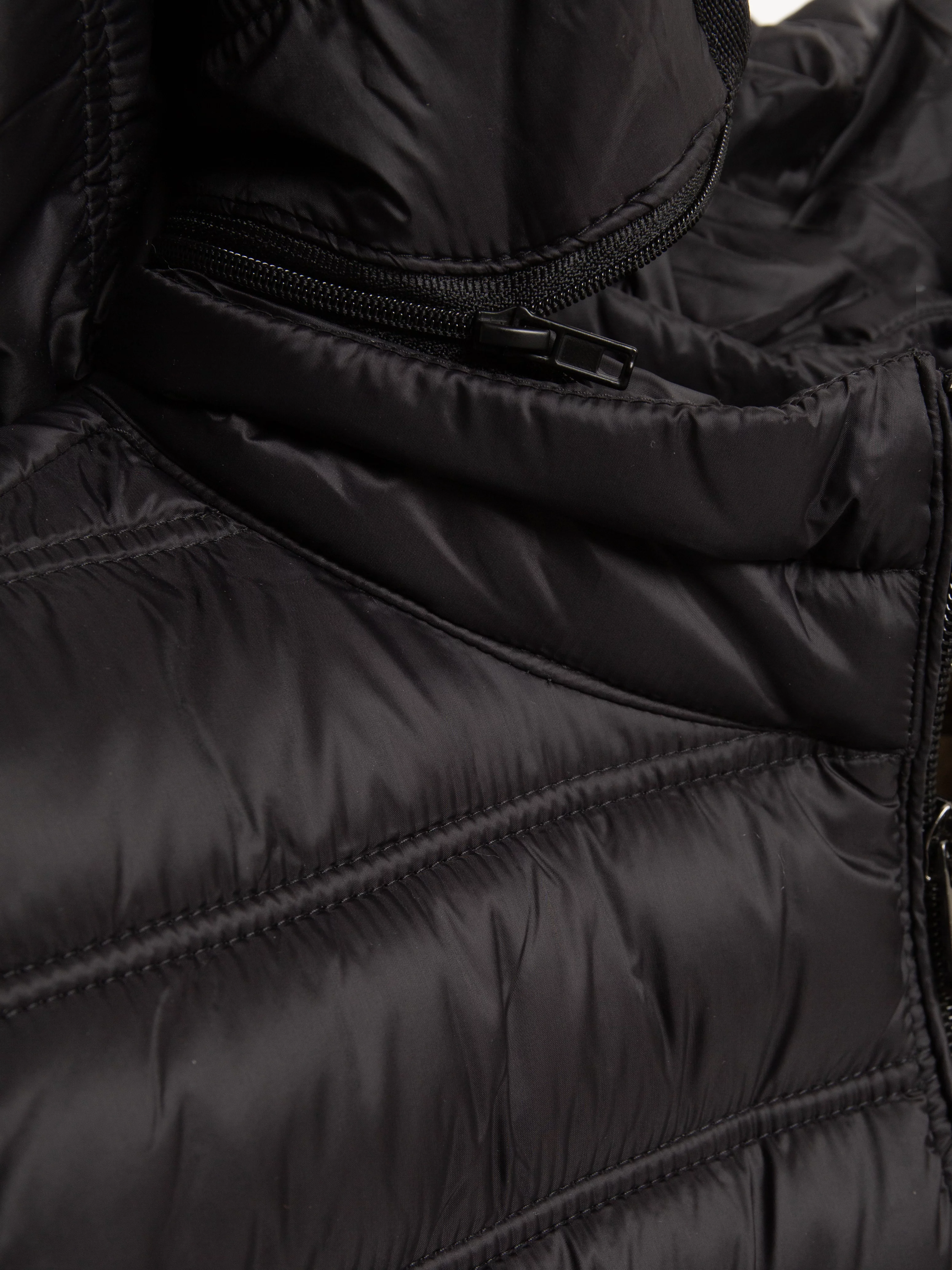 Kurtka damska pikowana z odpinanym kapturem czarna Azeala23 906